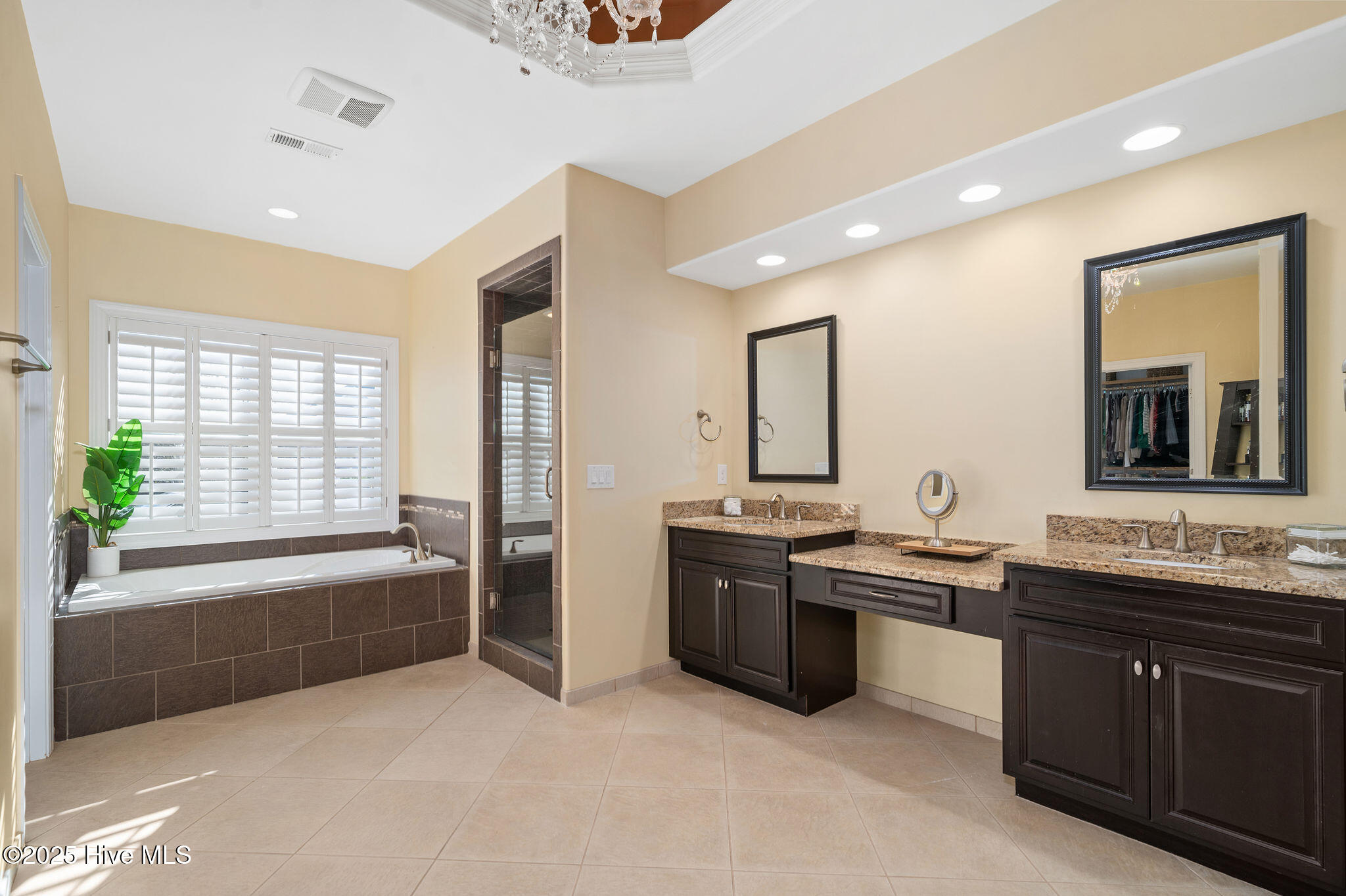 100542453 | Photo 17