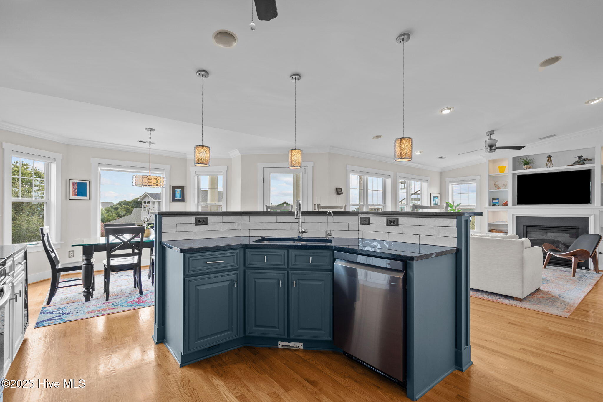 100528762 | Photo 33