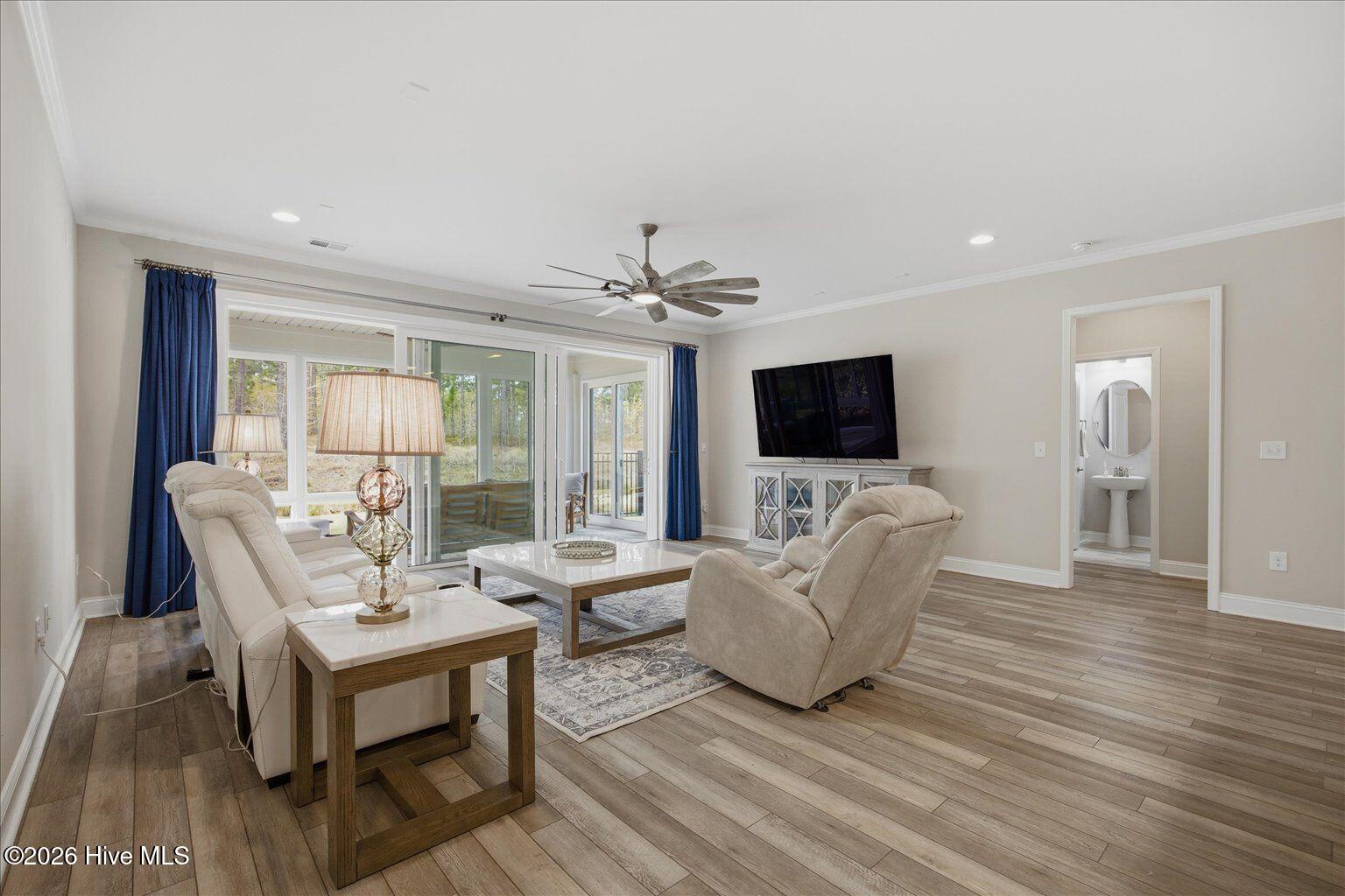 100564841 | Photo 15