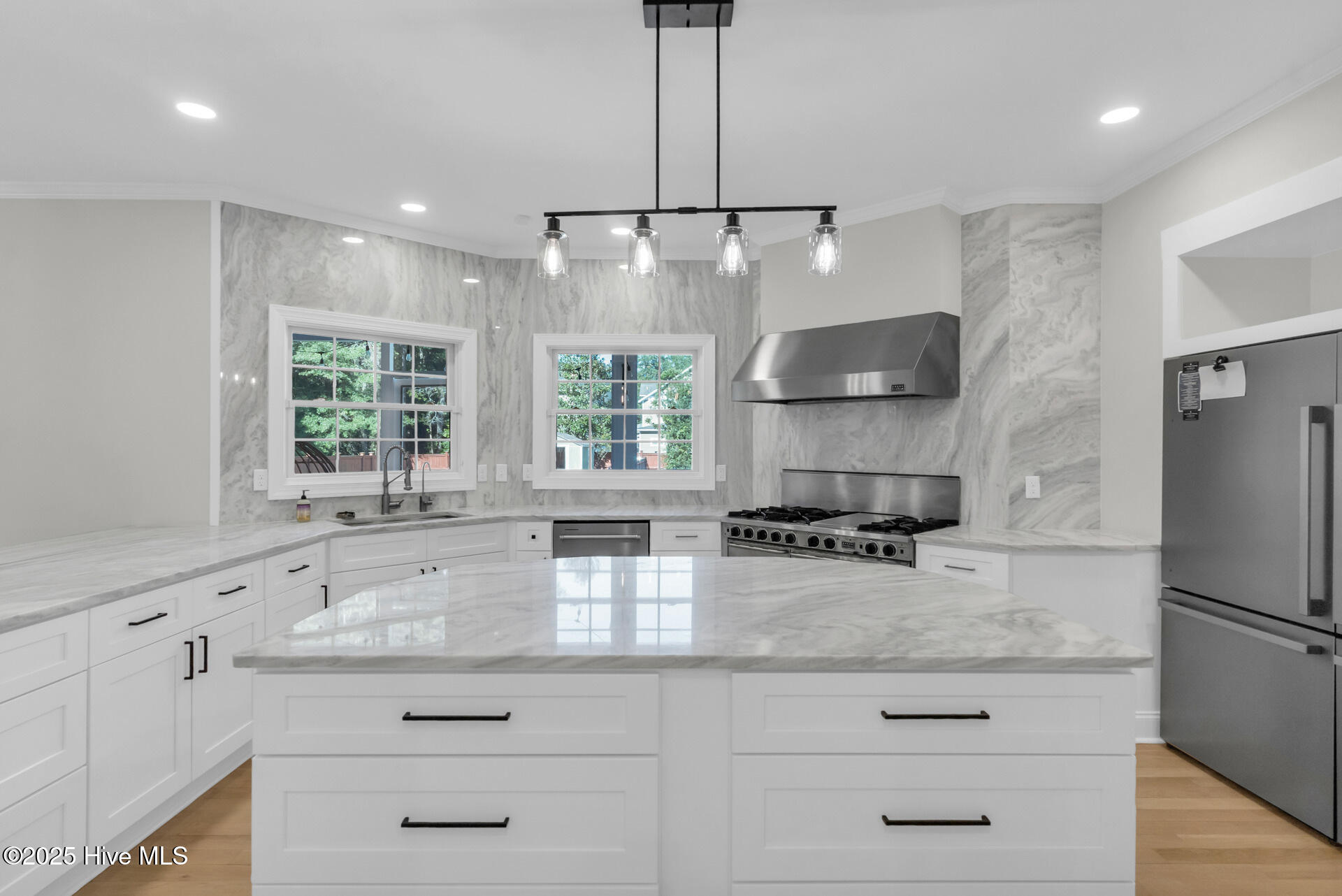 100532167 | Photo 16