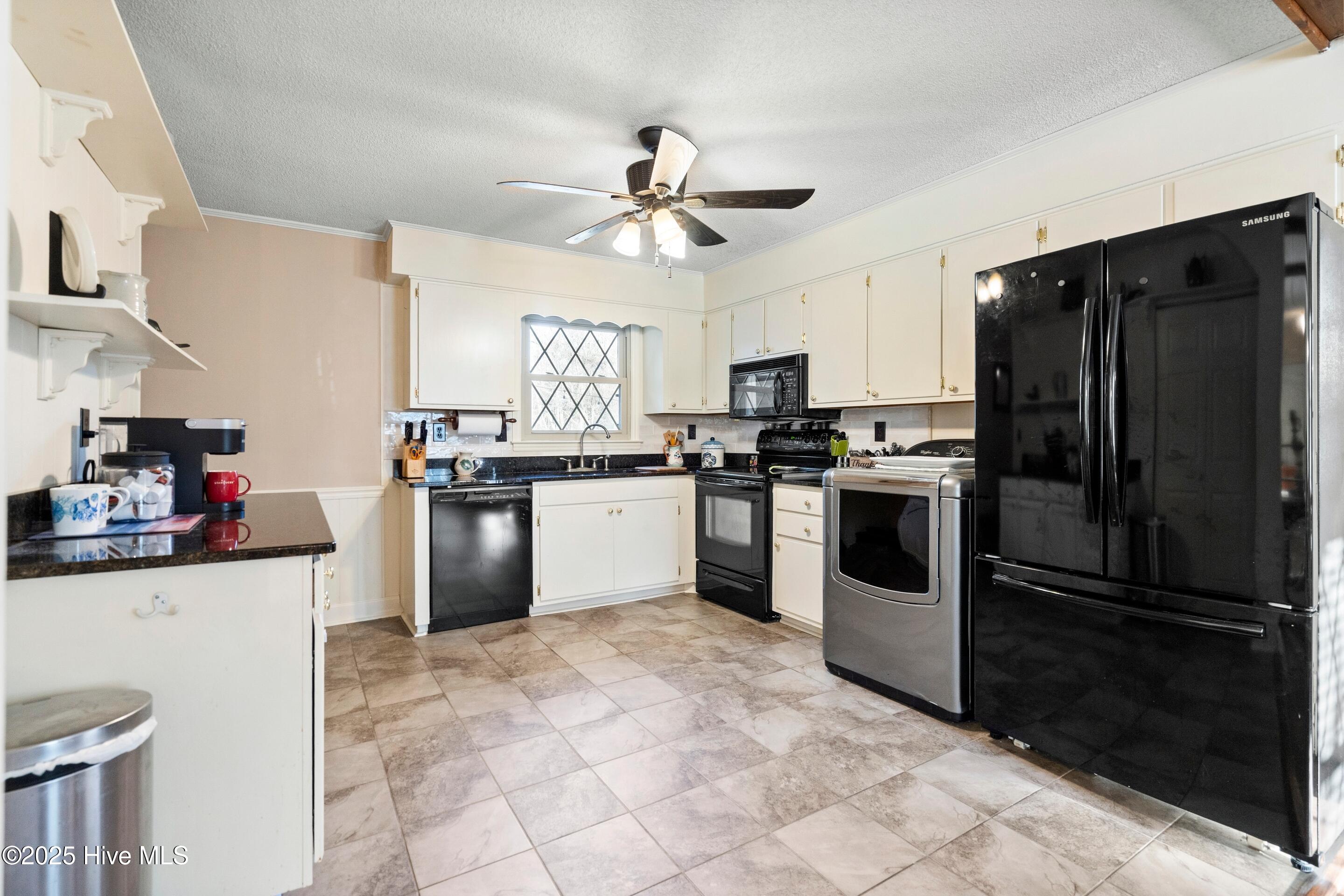 100548046 | Photo 24