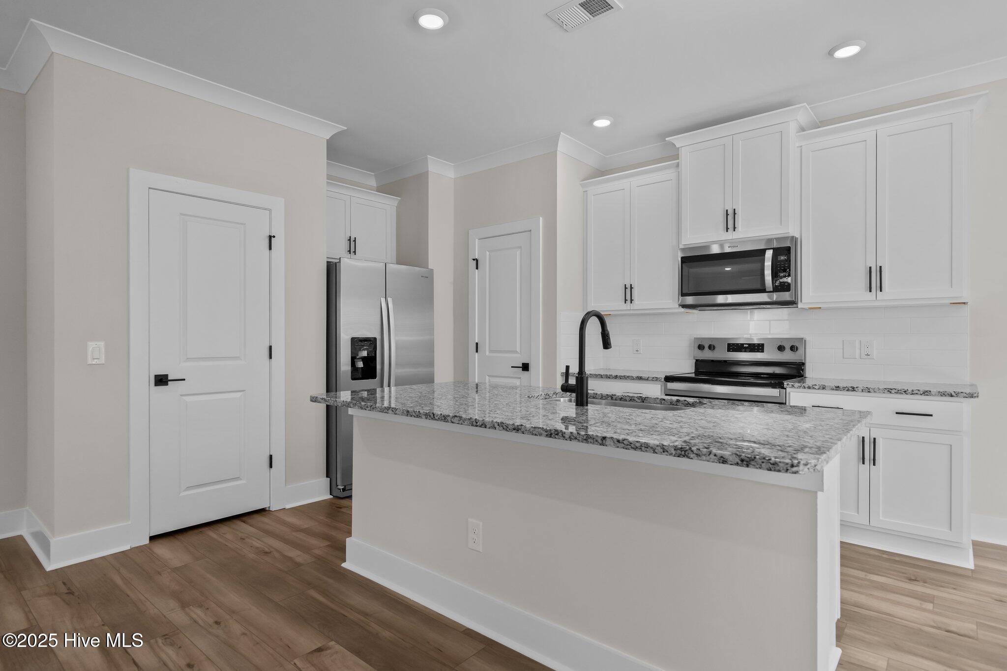 100505530 | Photo 10