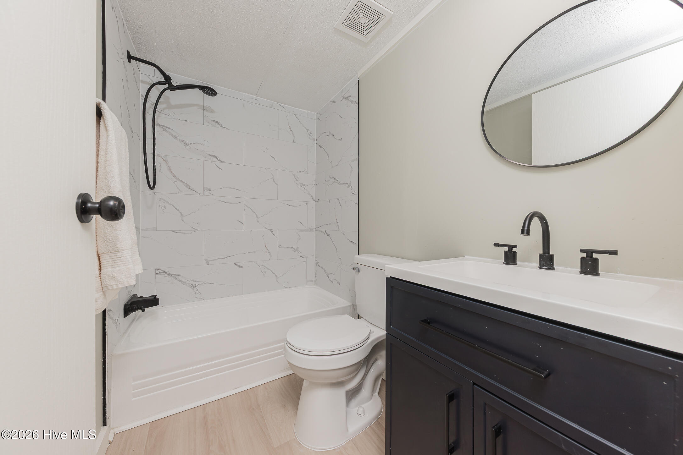 100570278 | Photo 44