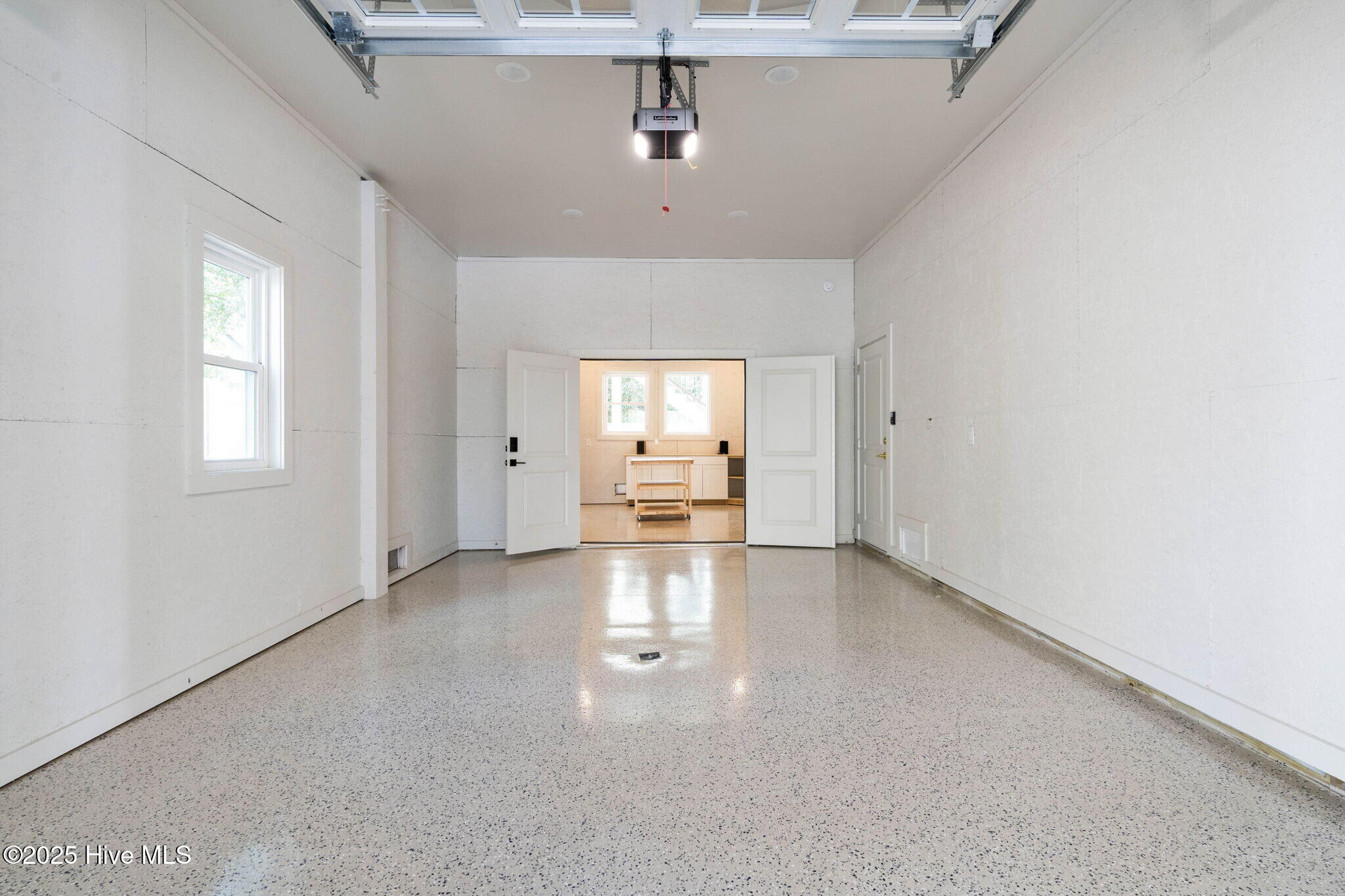 100516902 | Photo 104