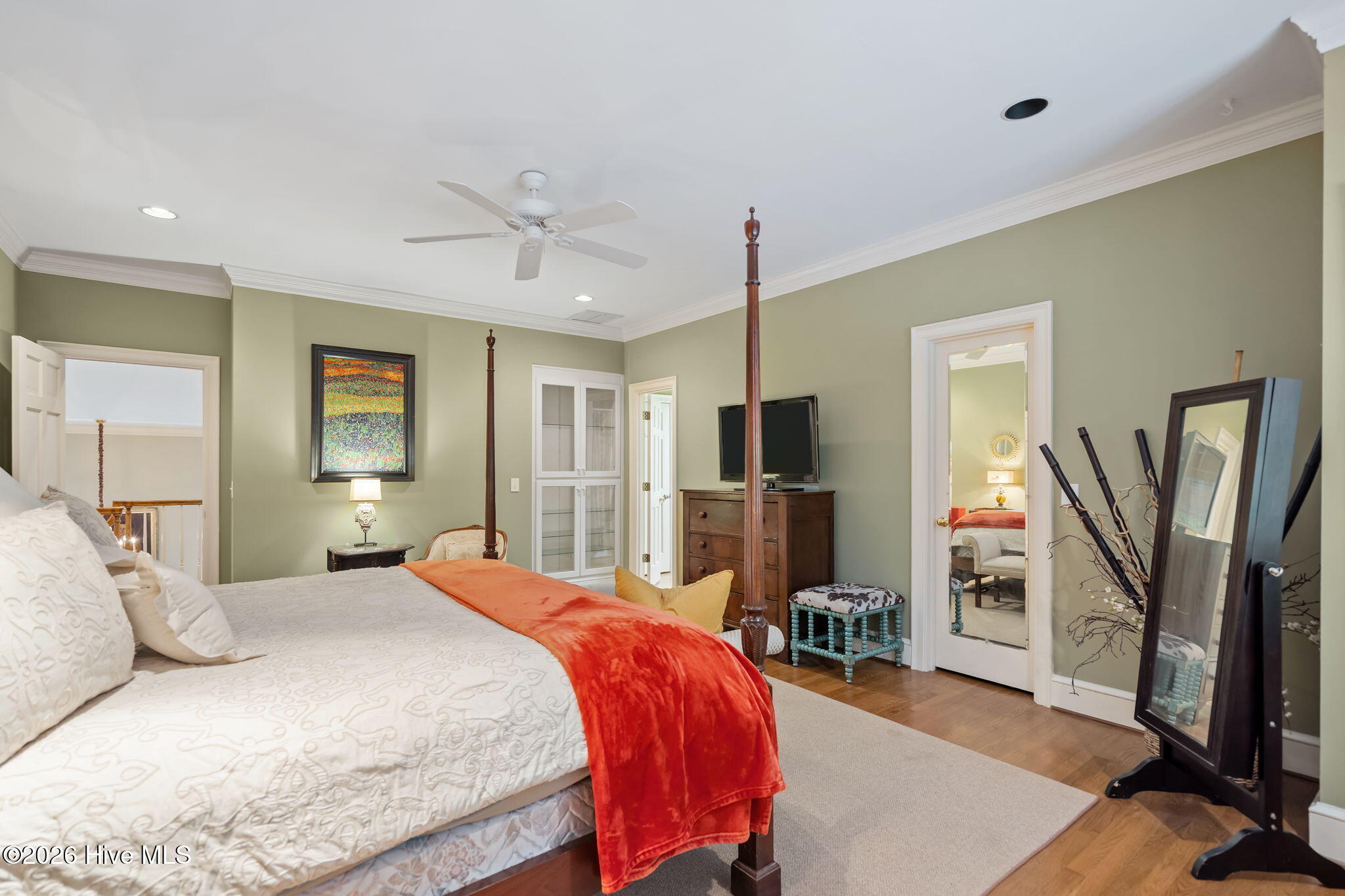 100570294 | Photo 38