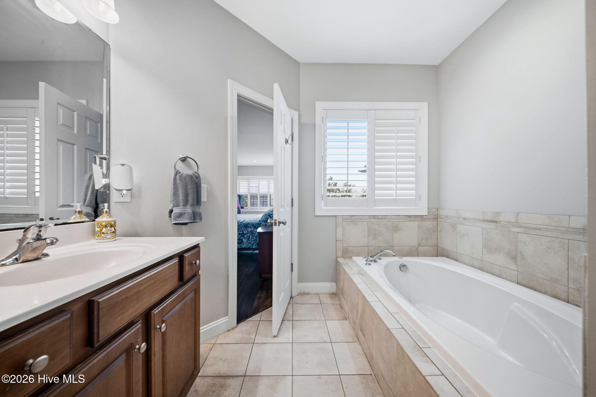 100566136 | Photo 46