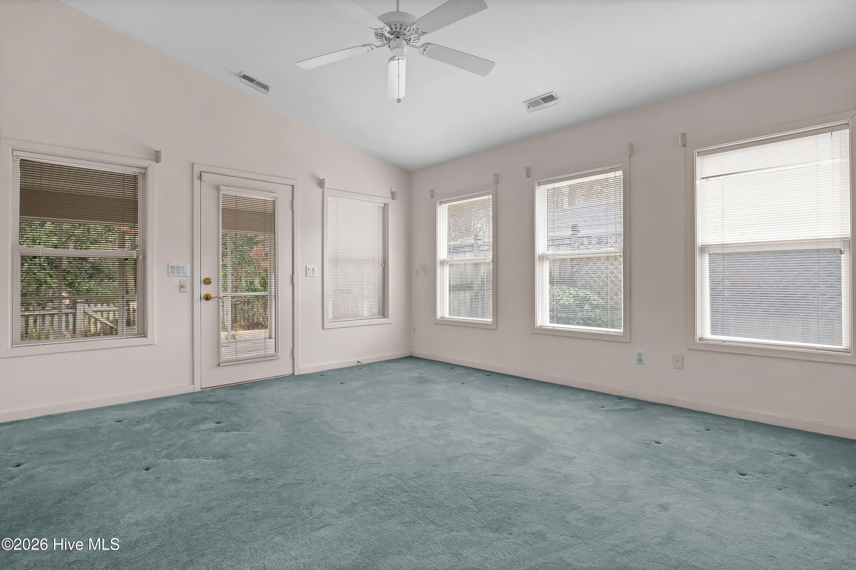 100554854 | Photo 10