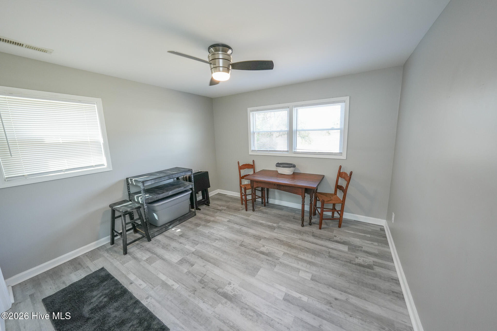 100558705 | Photo 24