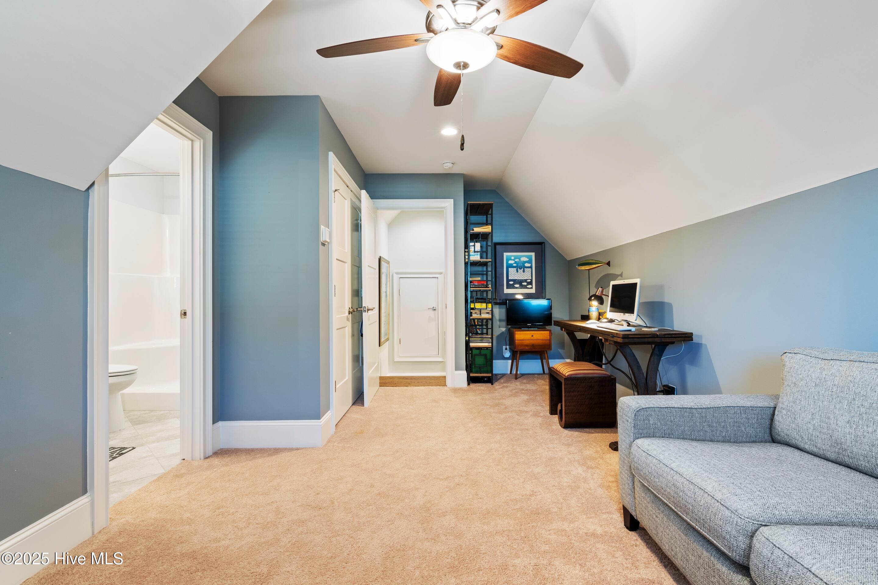 100542073 | Photo 39