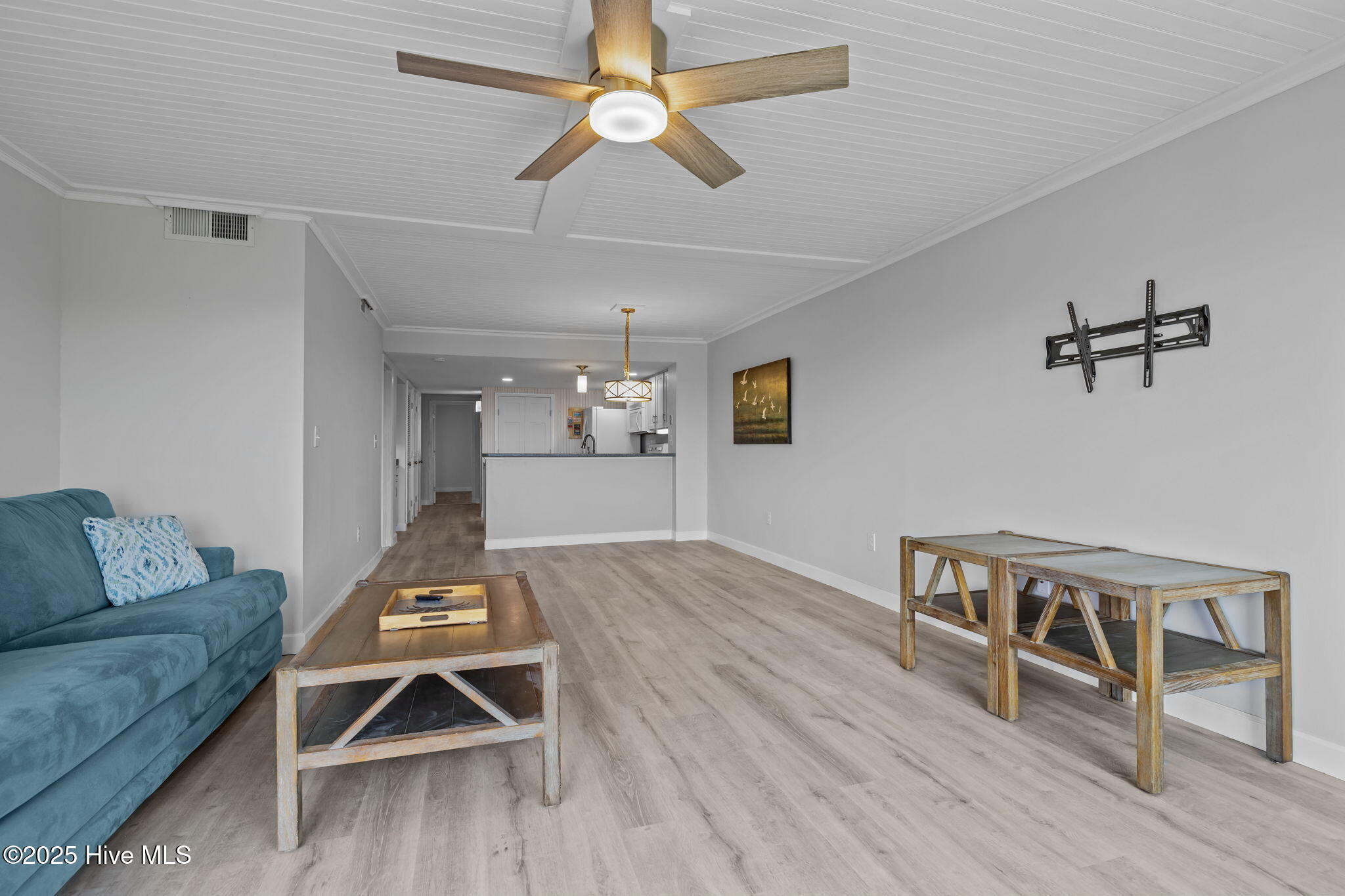 100518797 | Photo 23