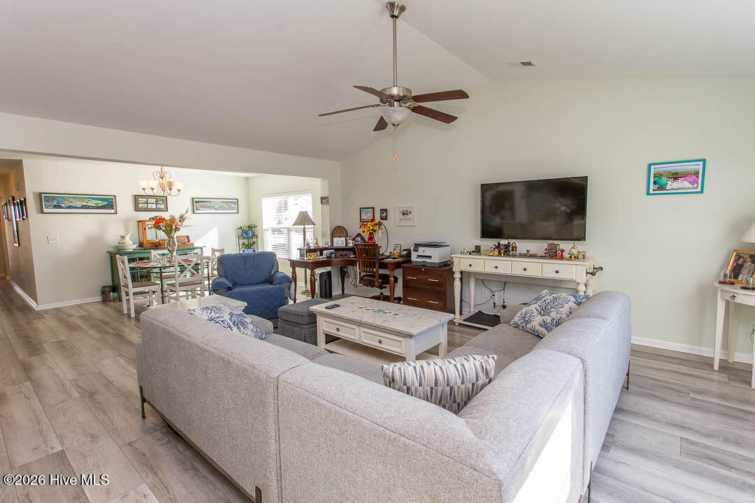 100554987 | Photo 14