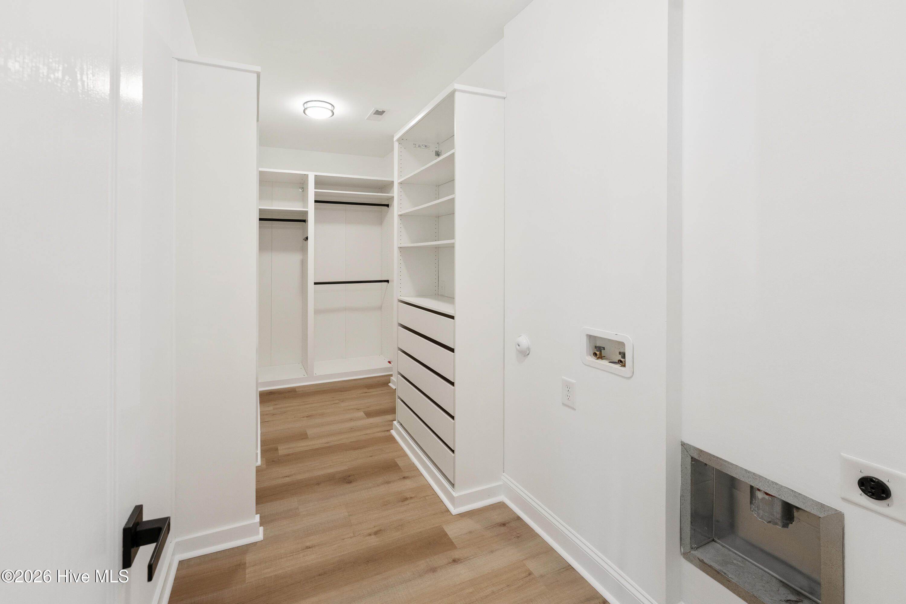 100548088 | Photo 14