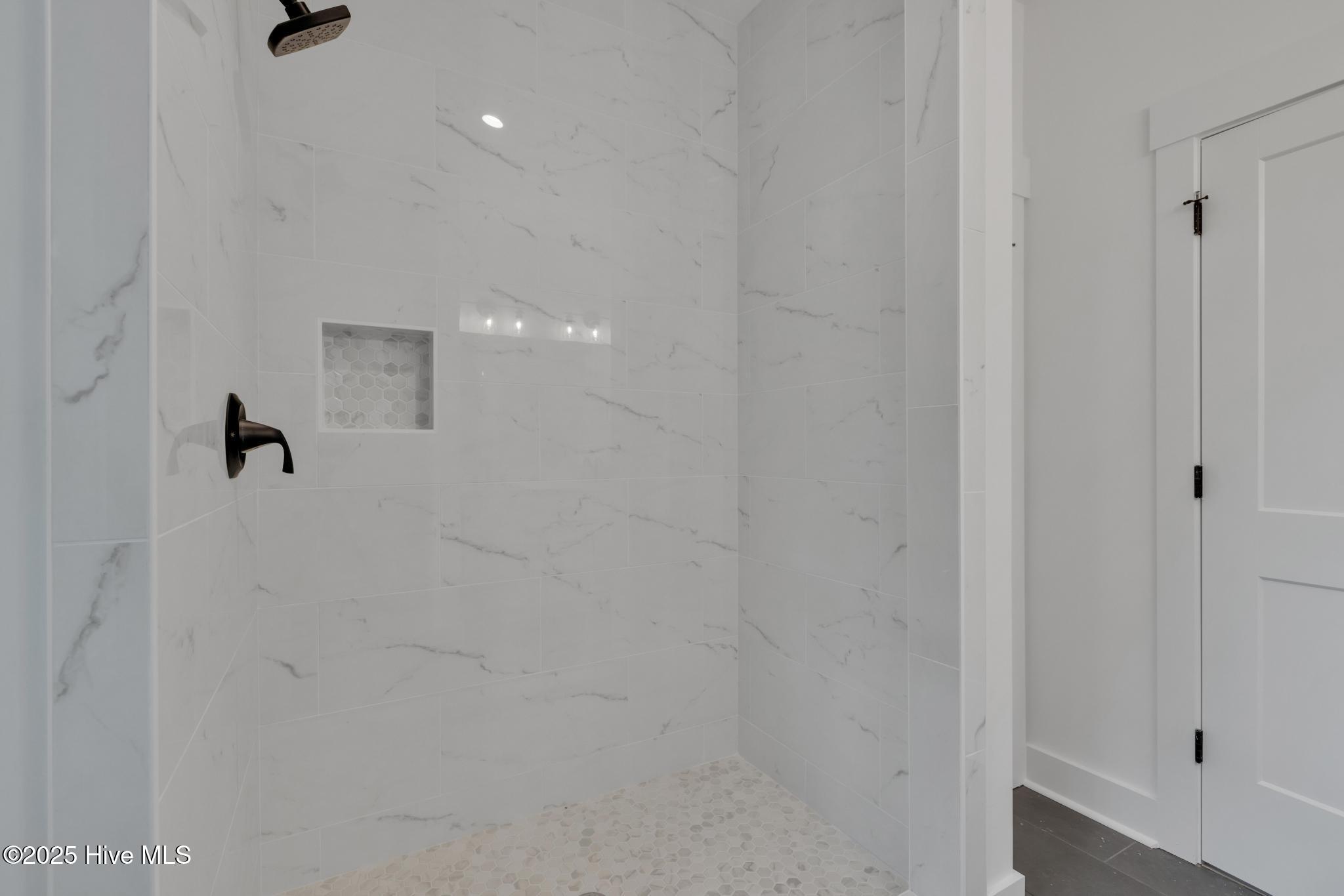 100537116 | Photo 21