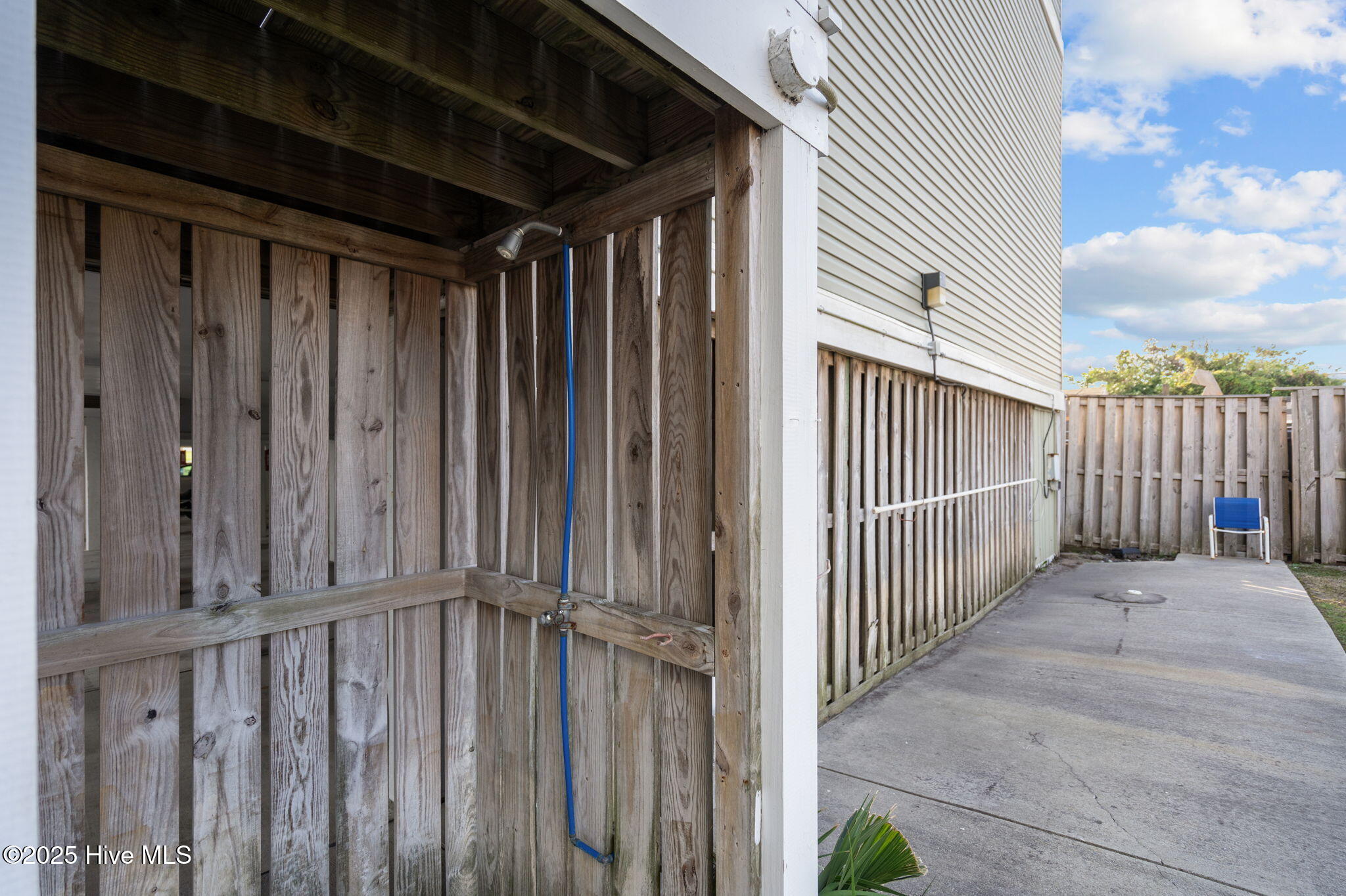 100519120 | Photo 33