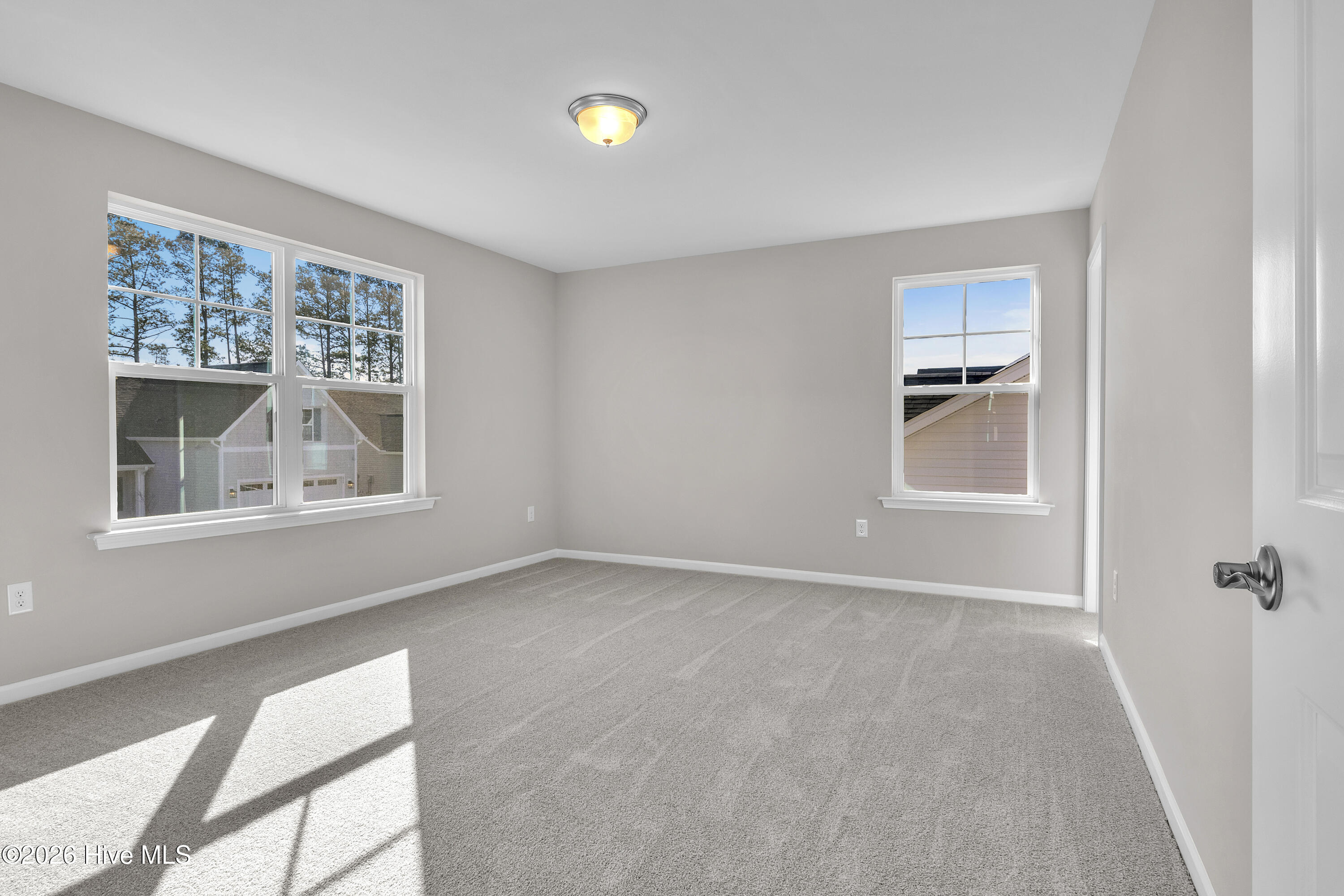 100561005 | Photo 47