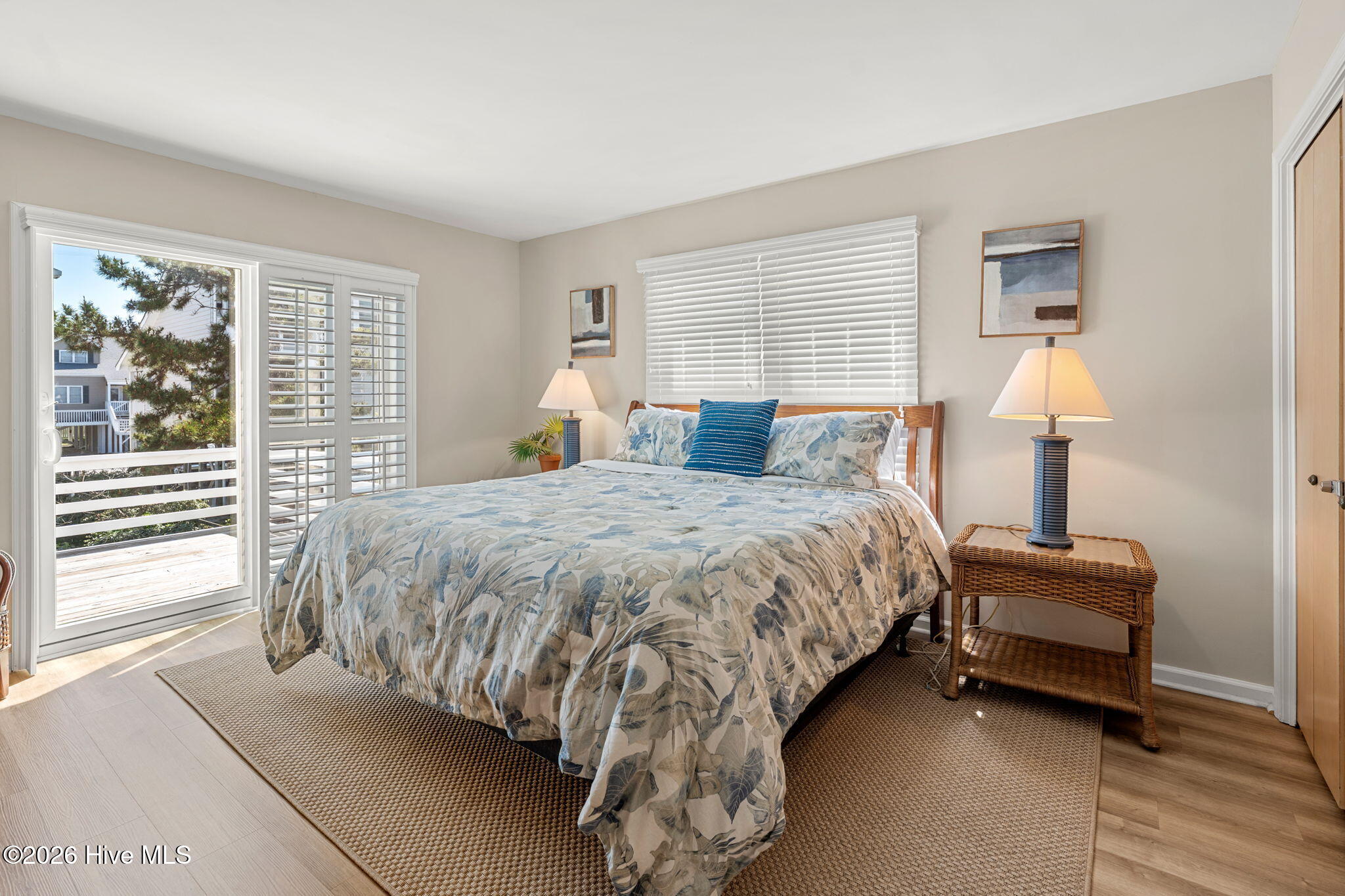 100568335 | Photo 15