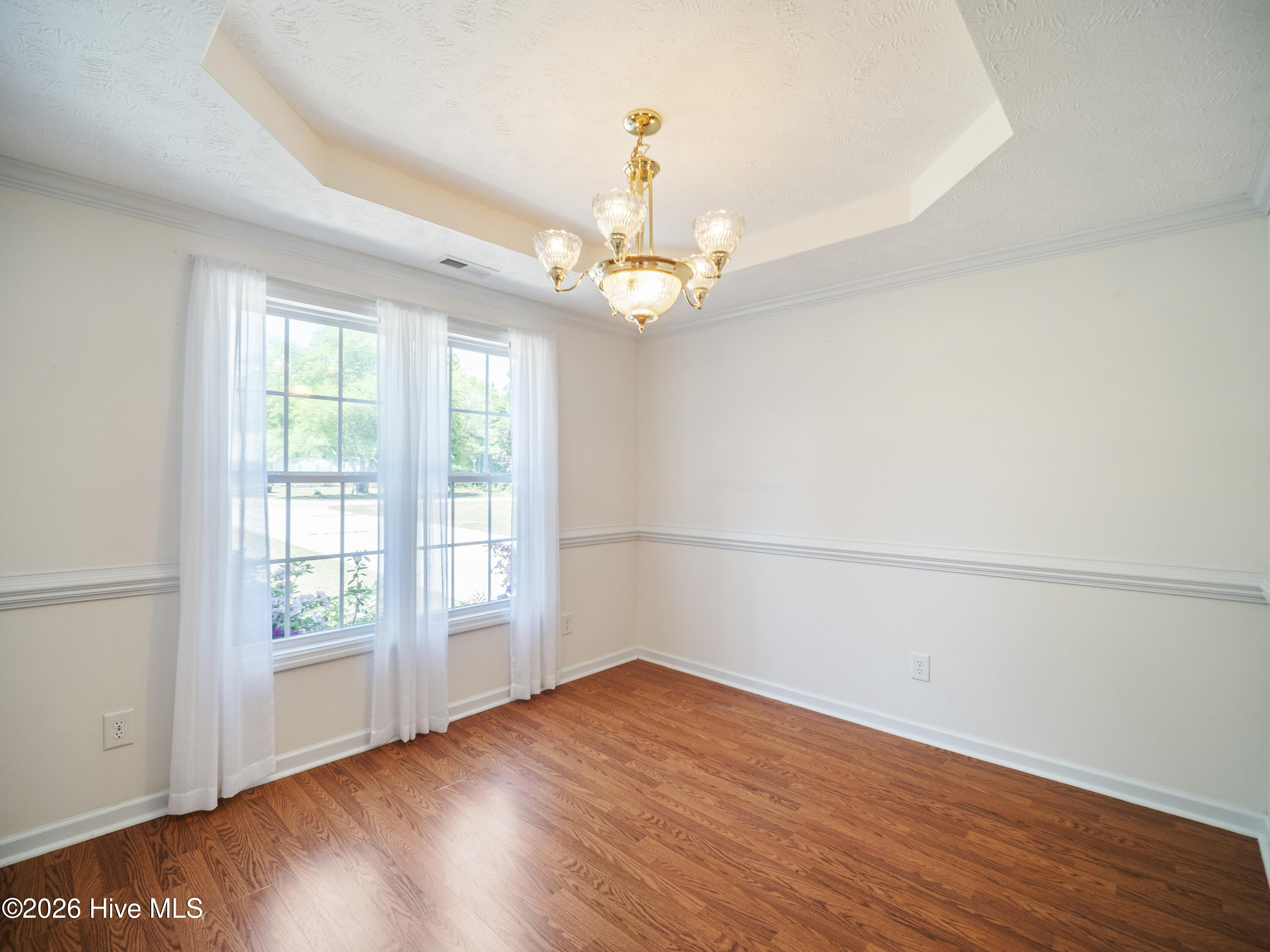 100570640 | Photo 26