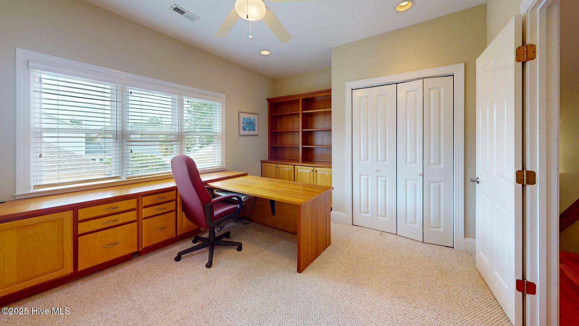 100528011 | Photo 44