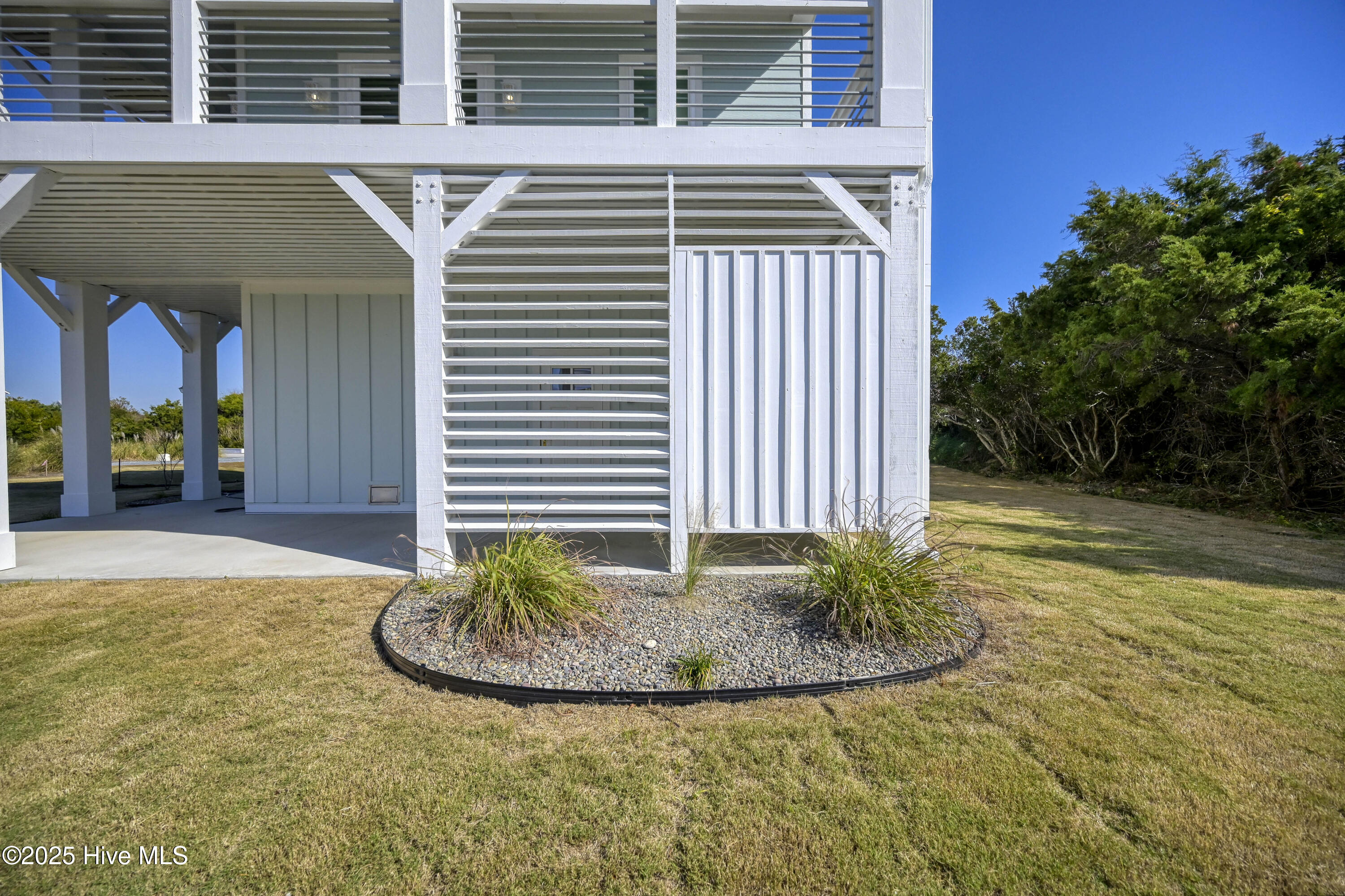 100516070 | Photo 84