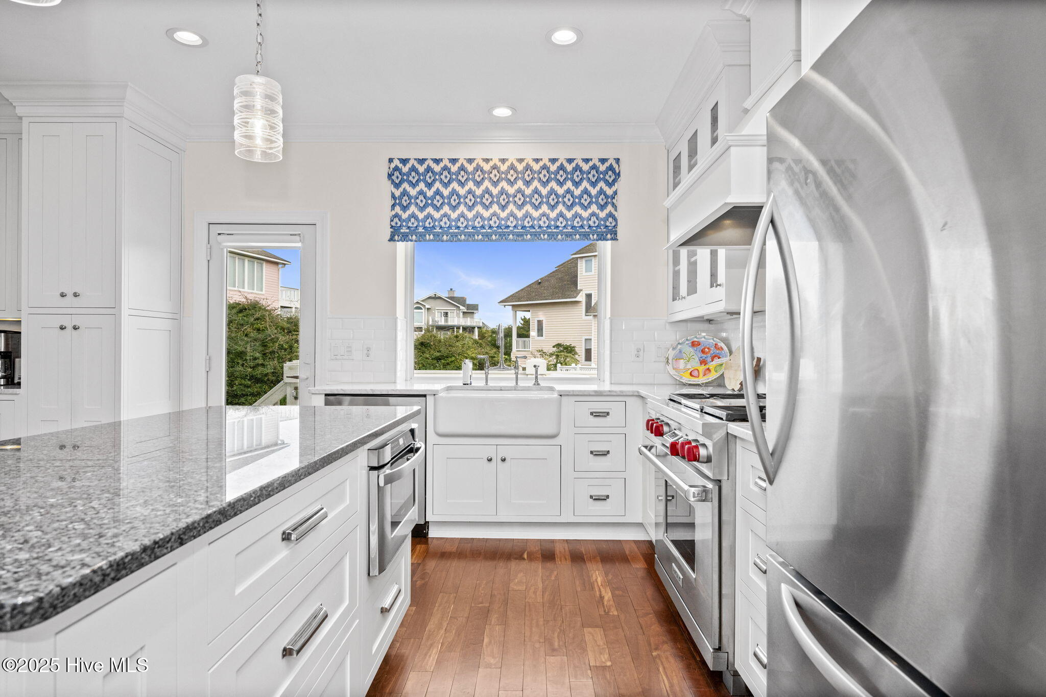 100544331 | Photo 23