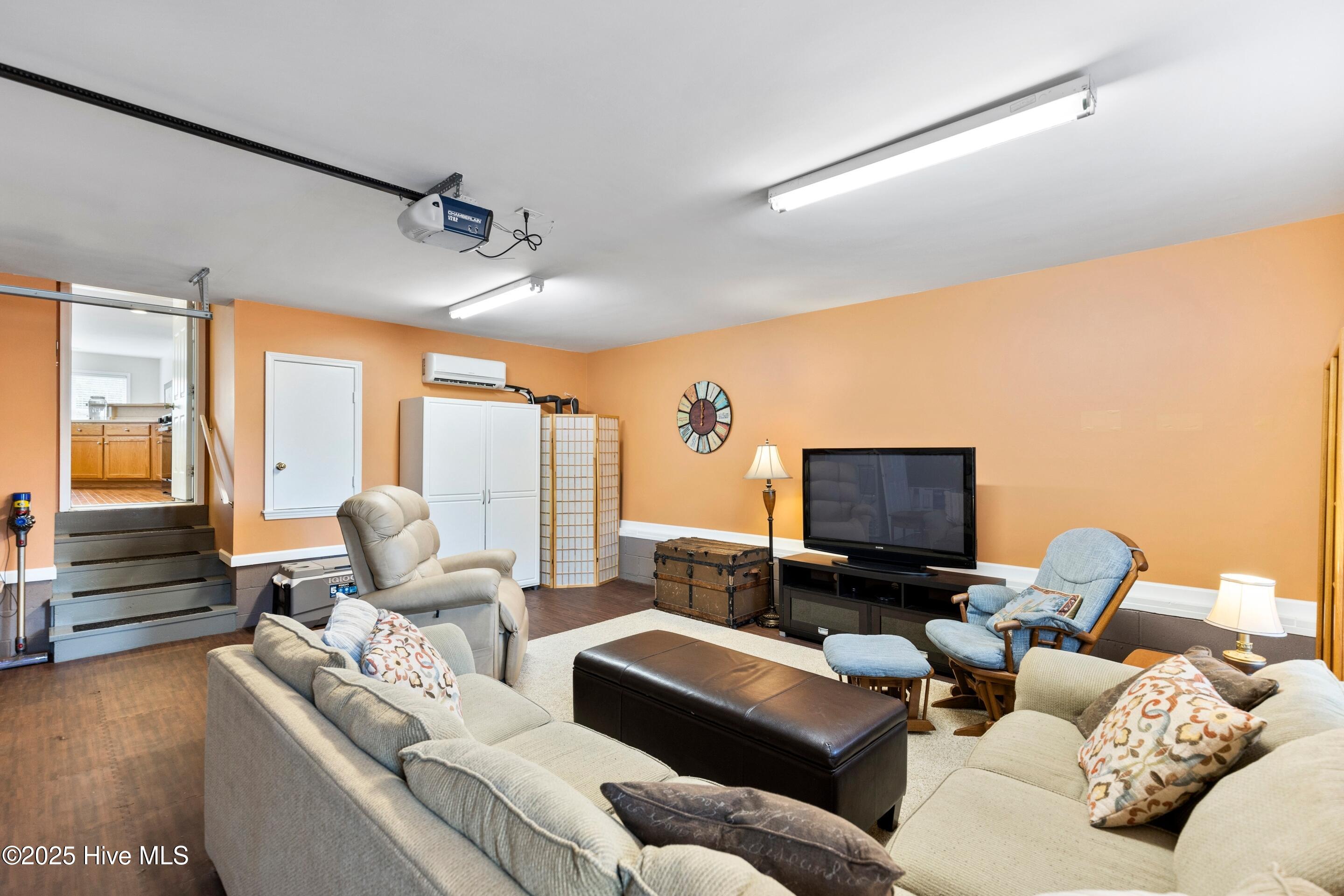 100519382 | Photo 22