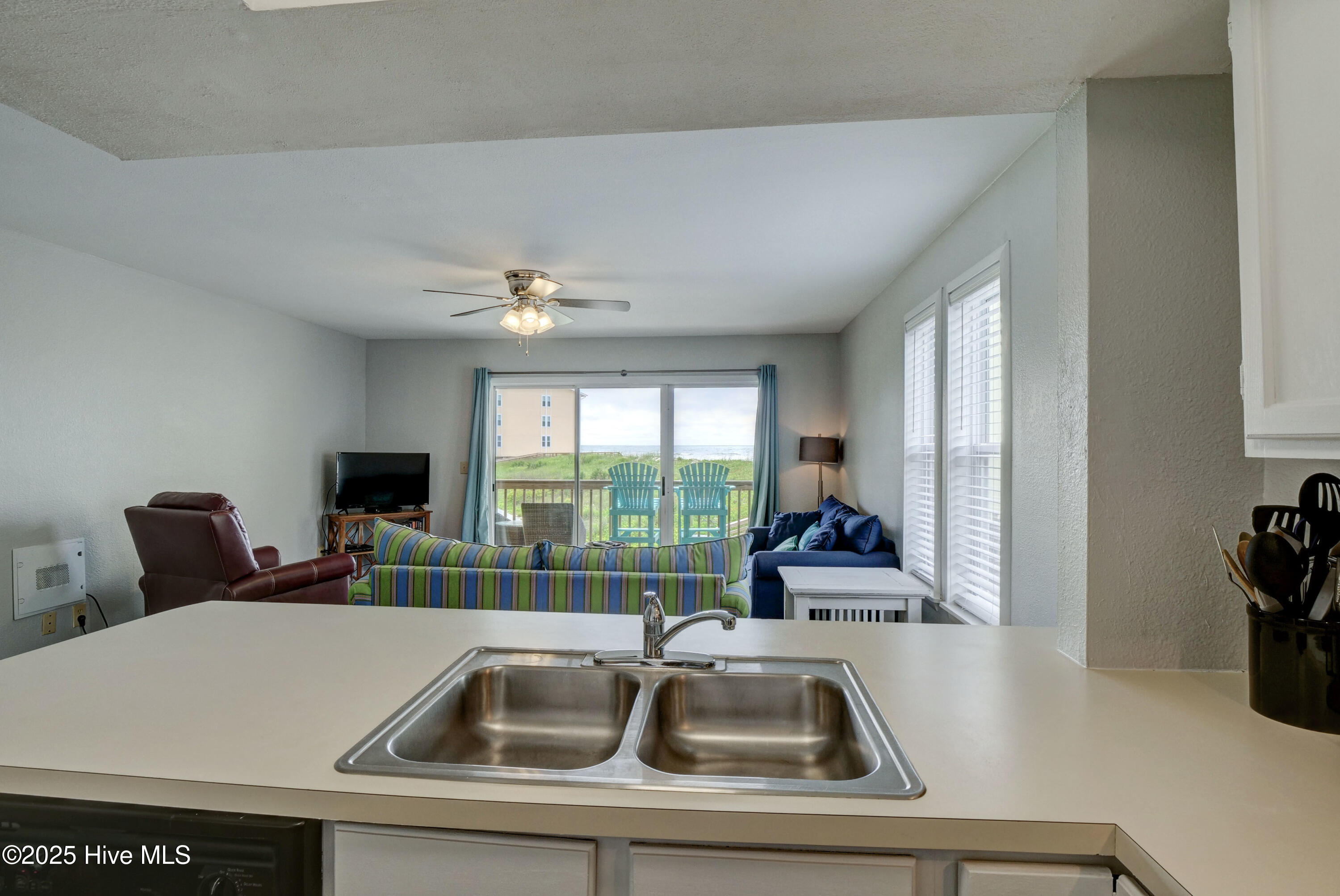 100527631 | Photo 13