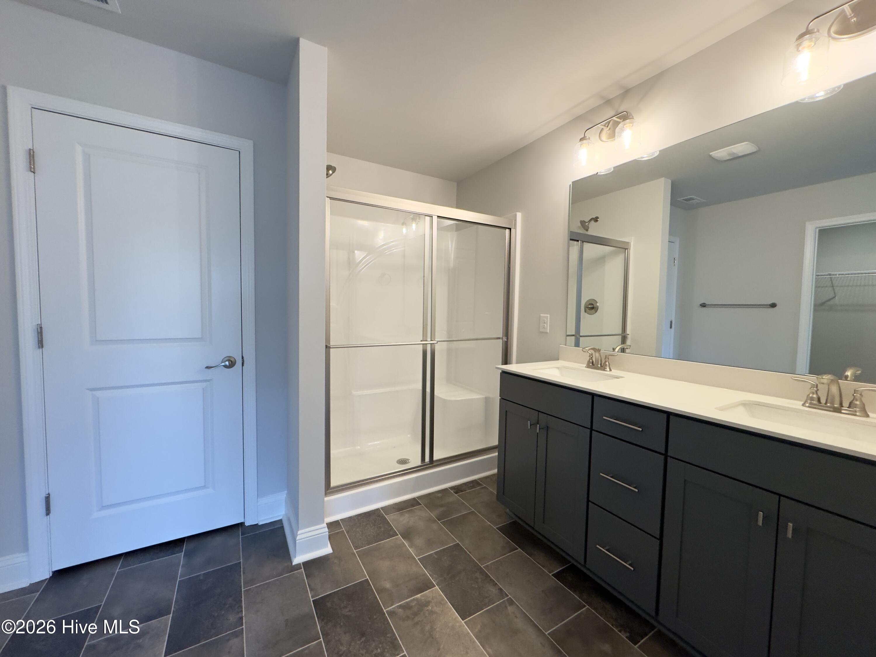 100563349 | Photo 17