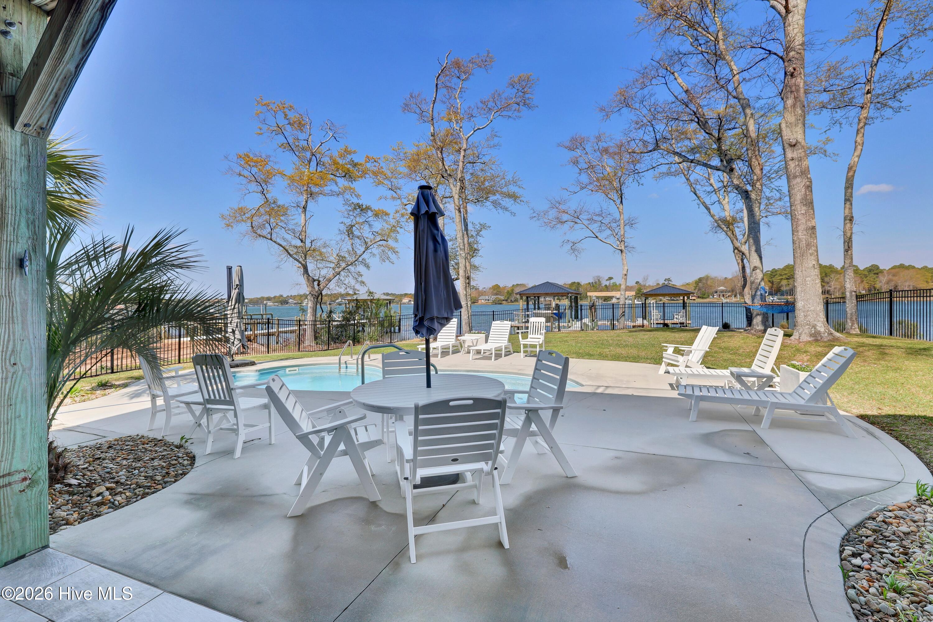 100564139 | Photo 52