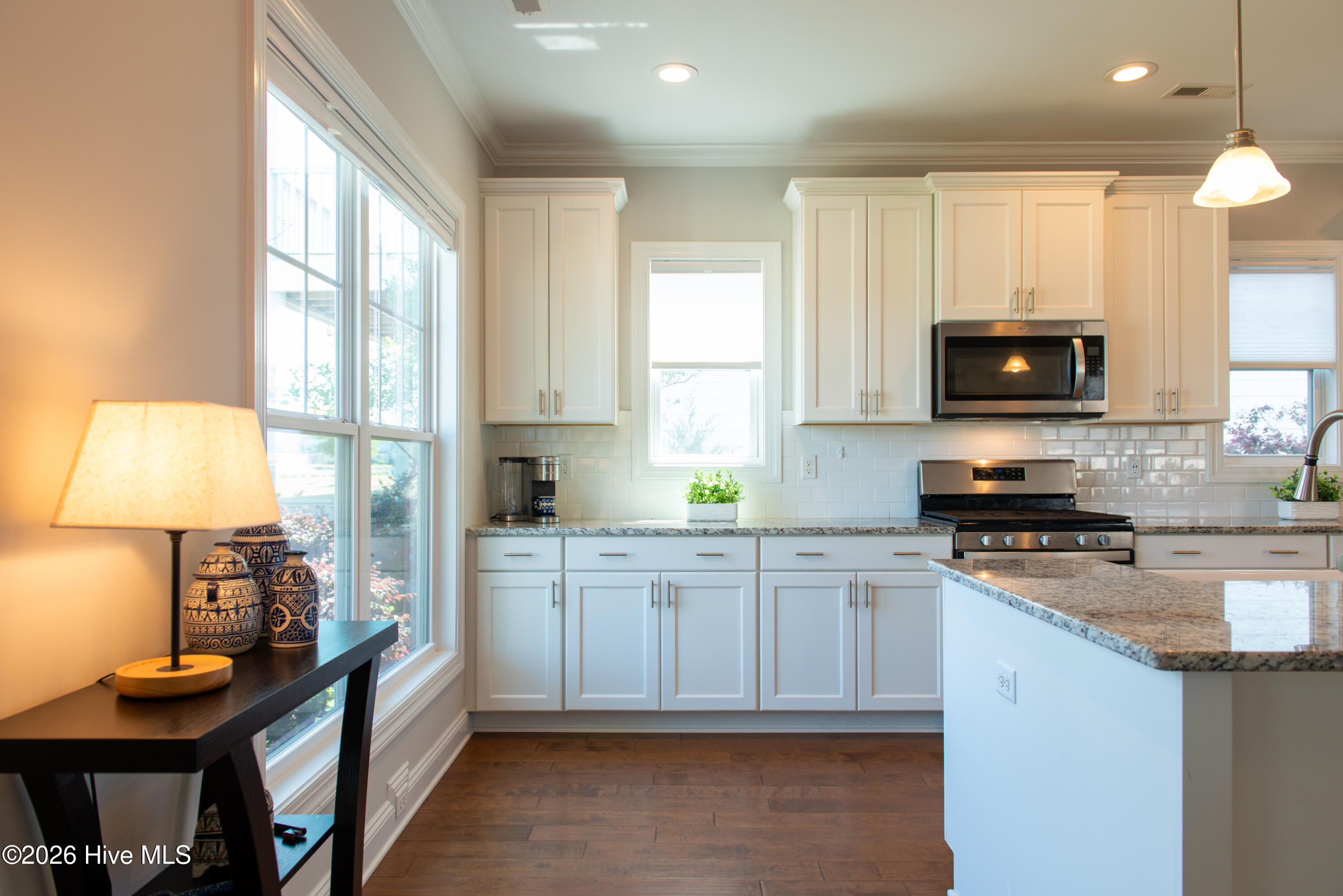 100568036 | Photo 23