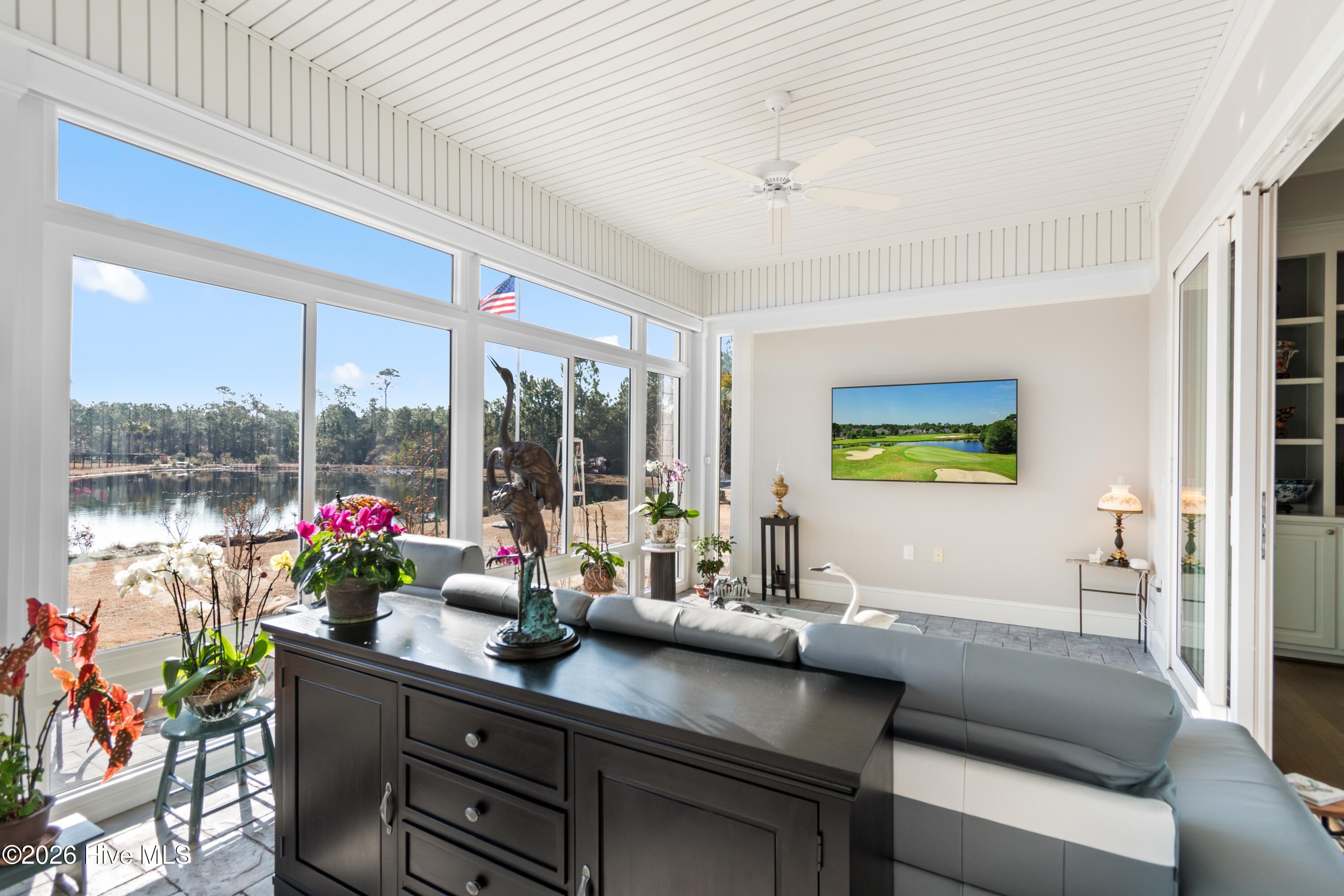 100560288 | Photo 13