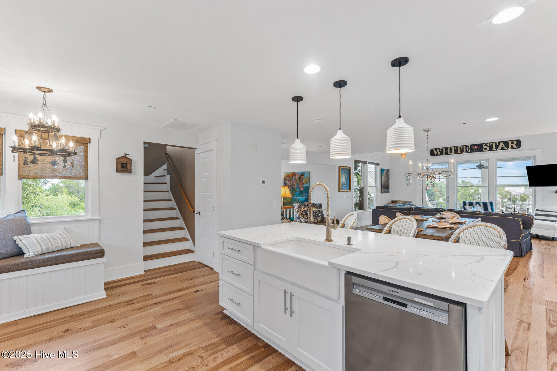 100521307 | Photo 17