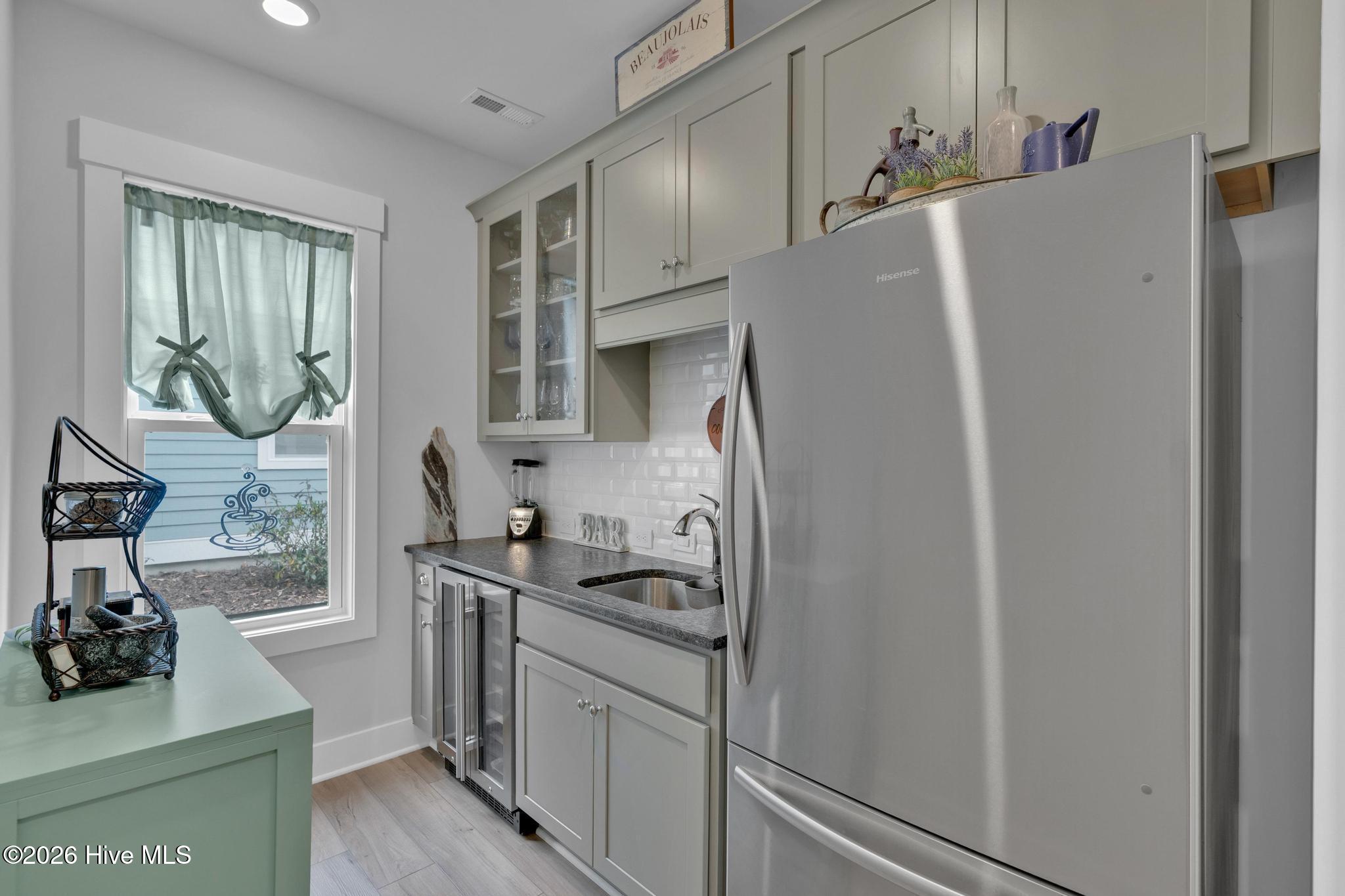 100561438 | Photo 29