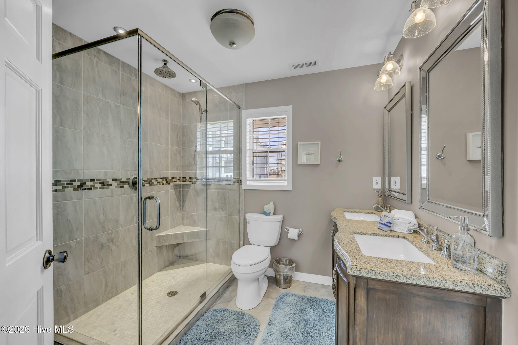 100556468 | Photo 12