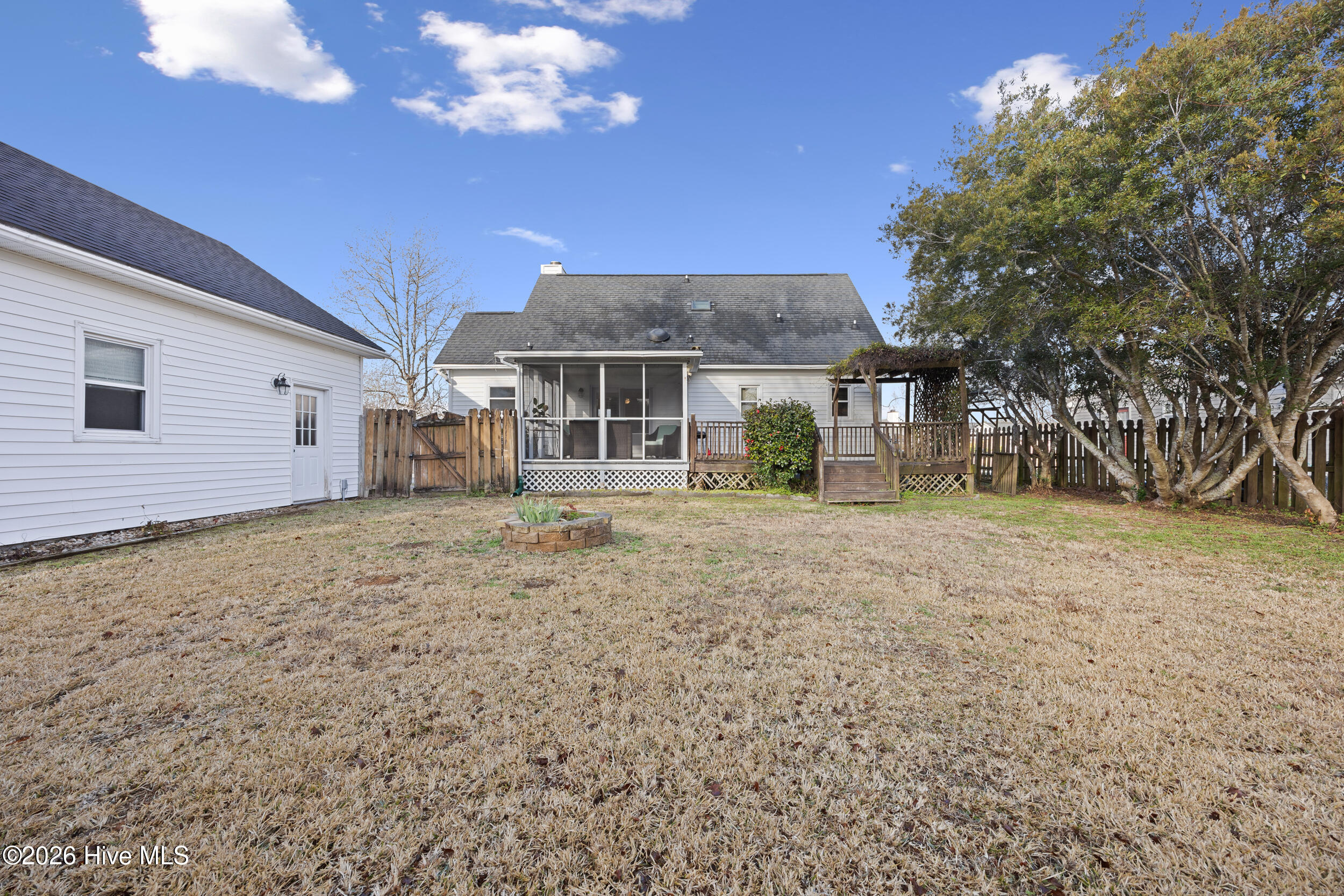 100547989 | Photo 38