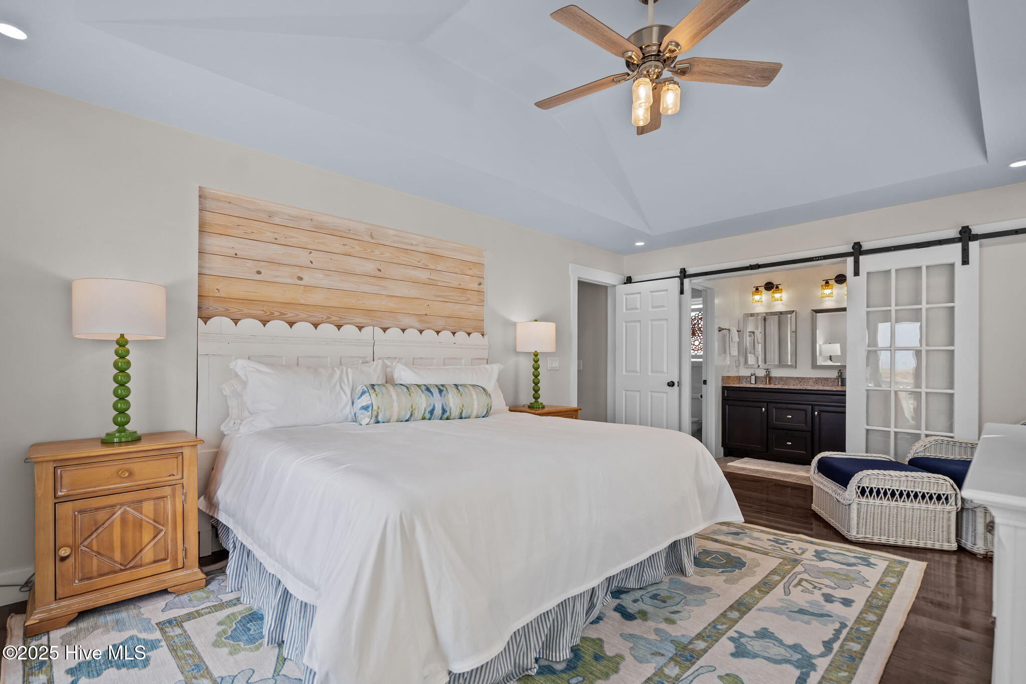 100529257 | Photo 28