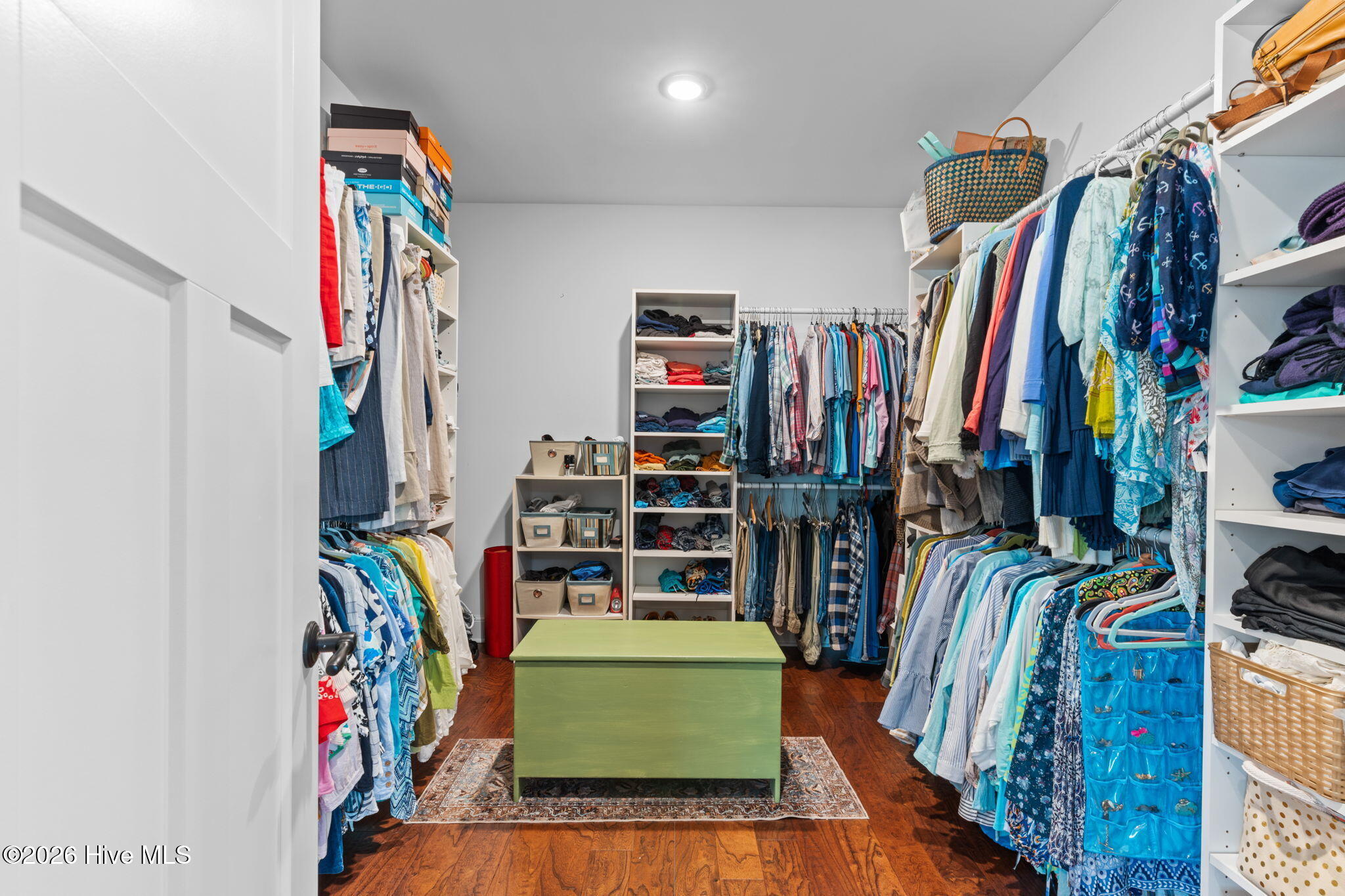 100560975 | Photo 40