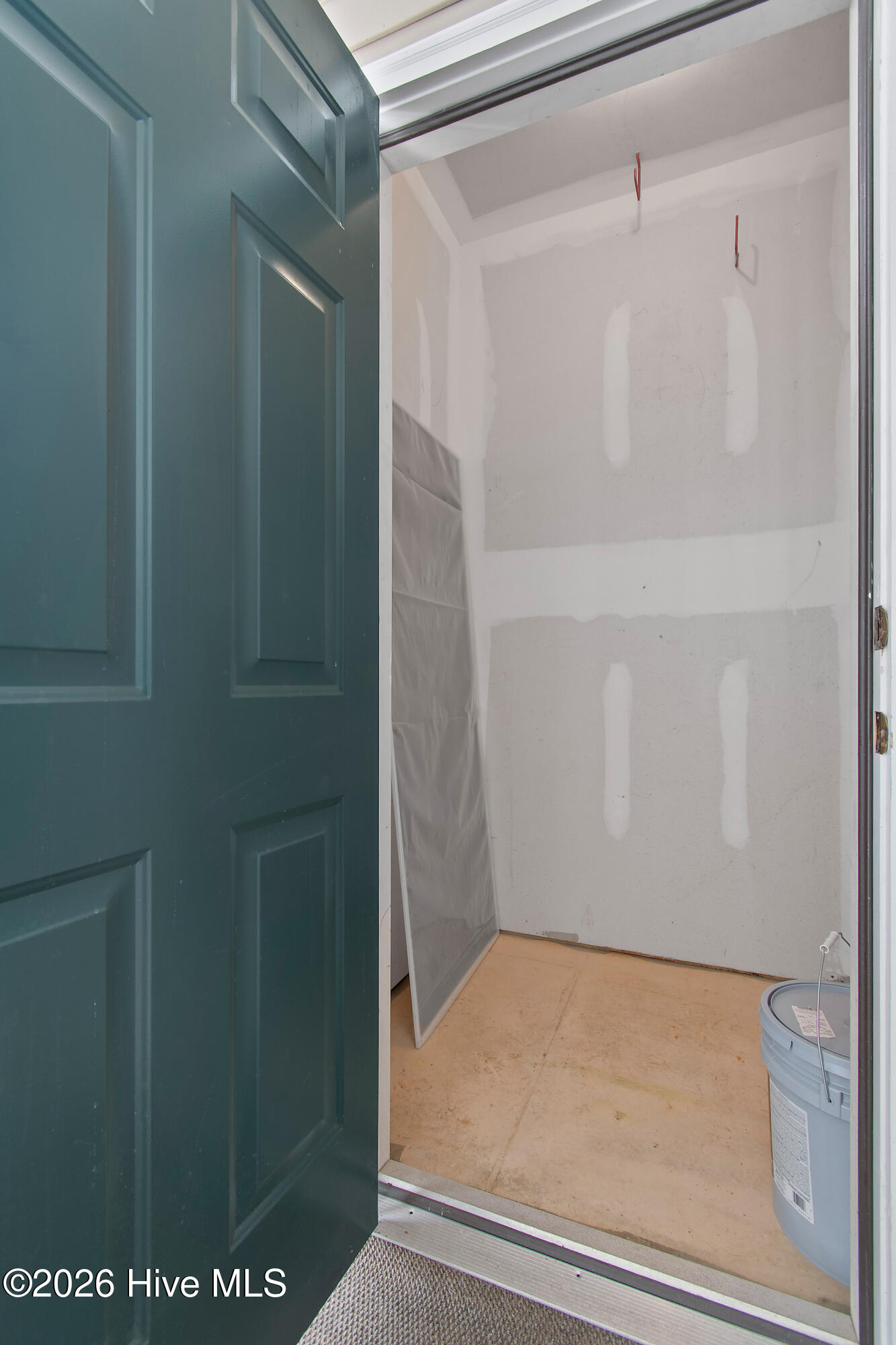 100566917 | Photo 33