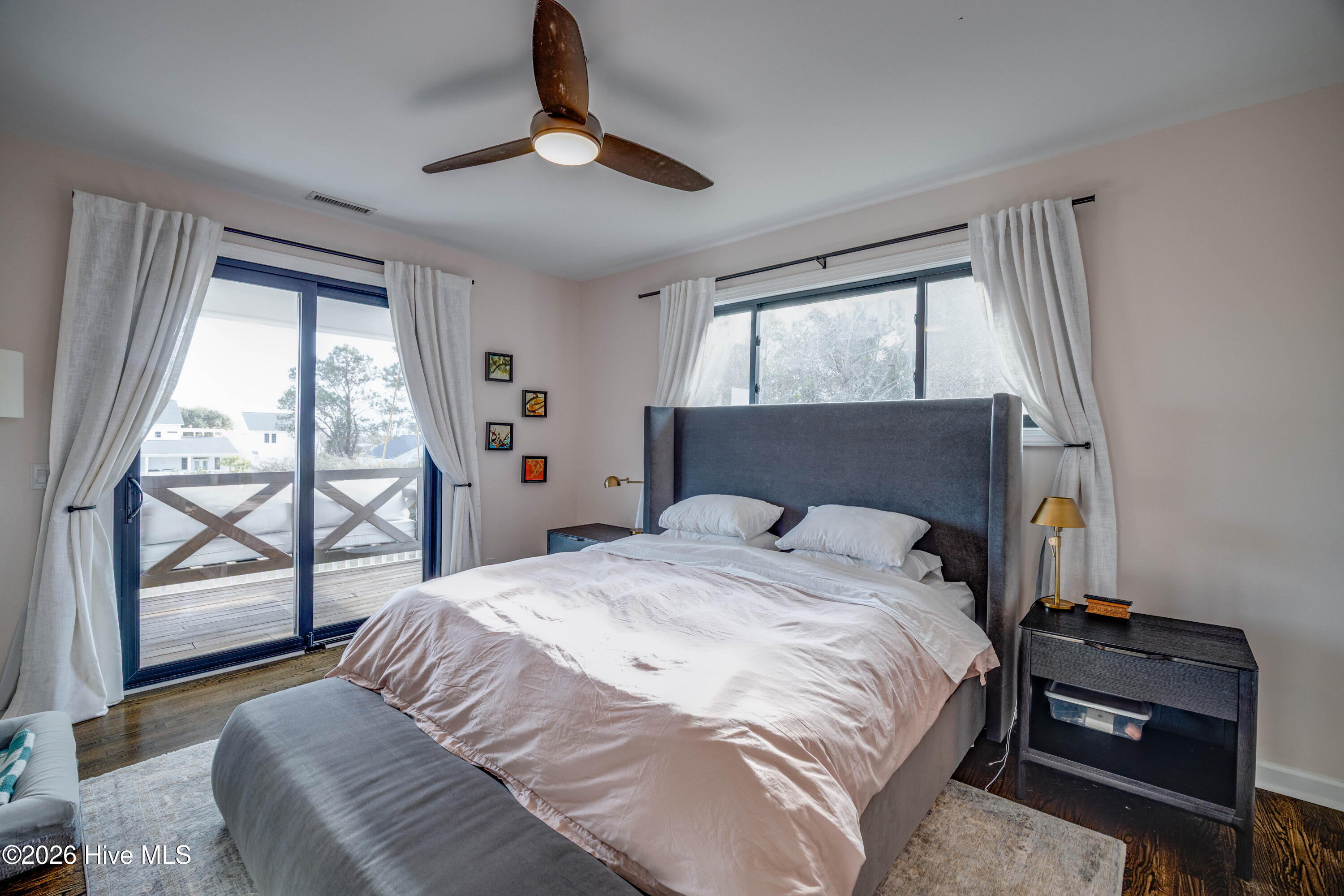 100548978 | Photo 16