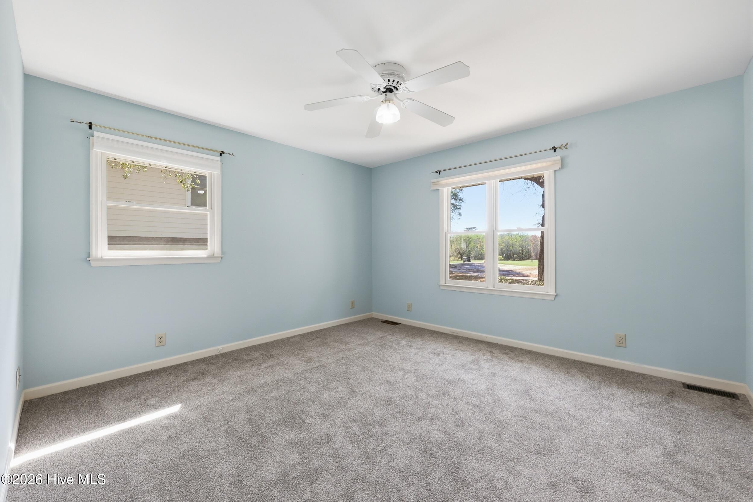 100566184 | Photo 25