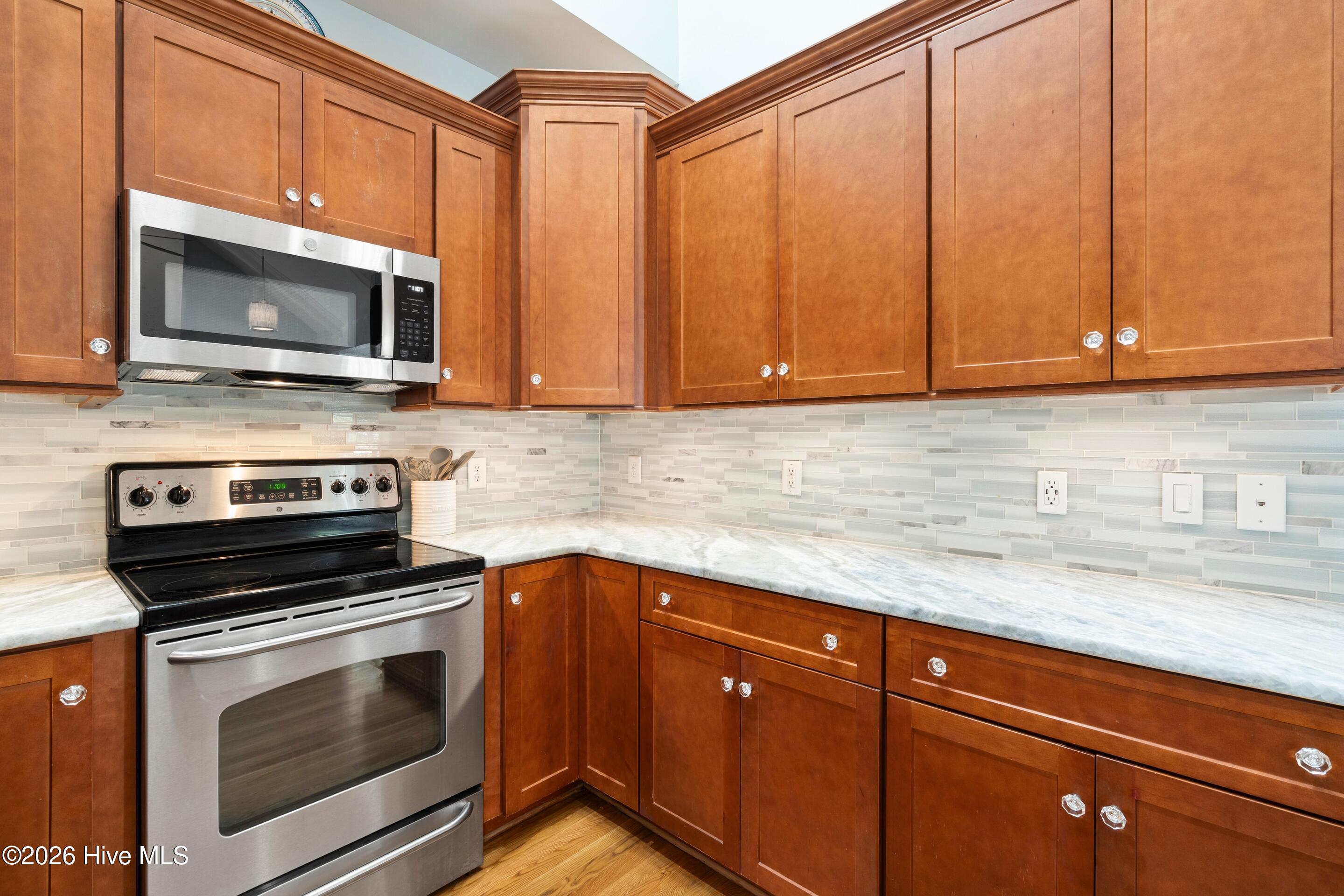 100549432 | Photo 16