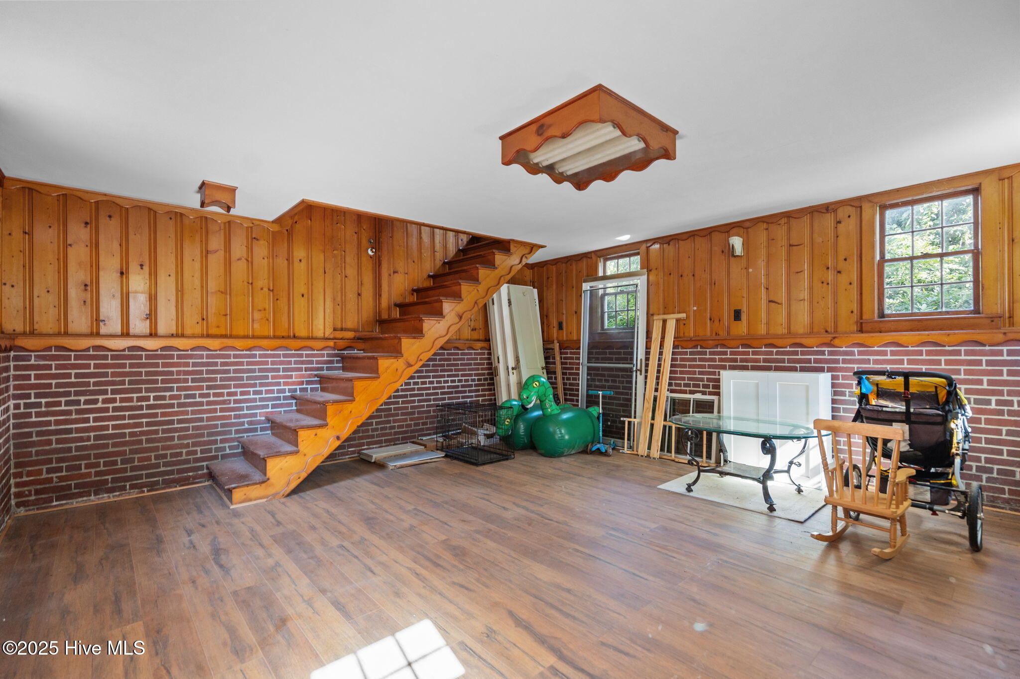 100528962 | Photo 46