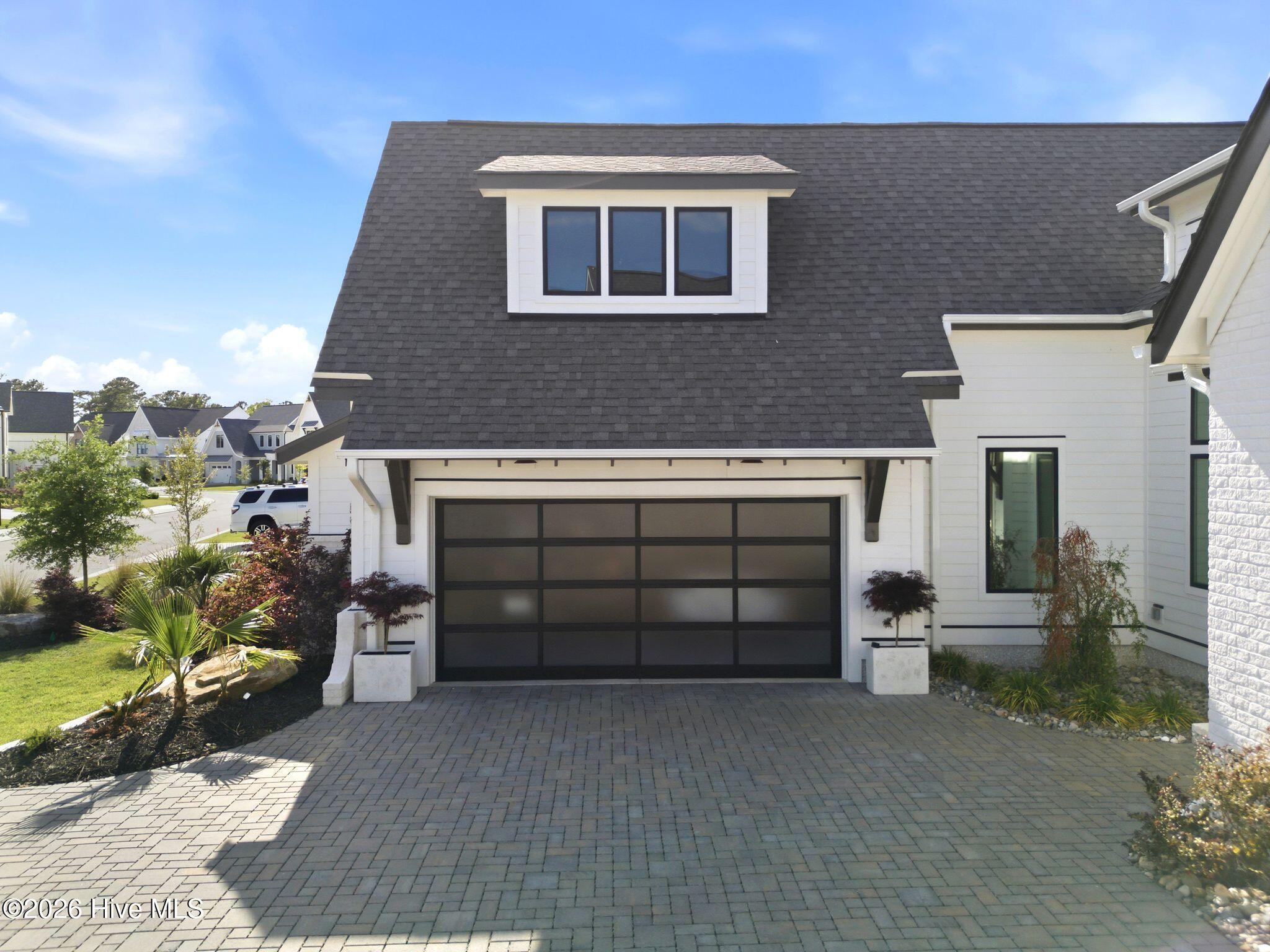 100569019 | Photo 13