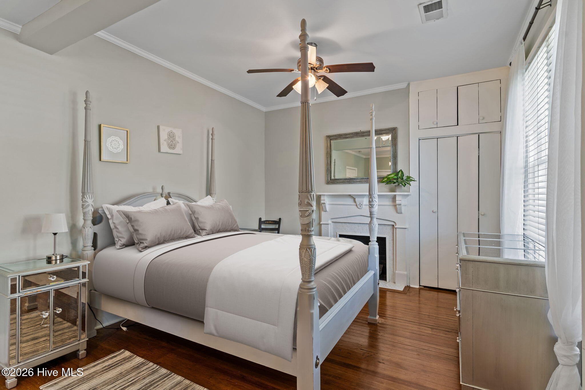 100561310 | Photo 21