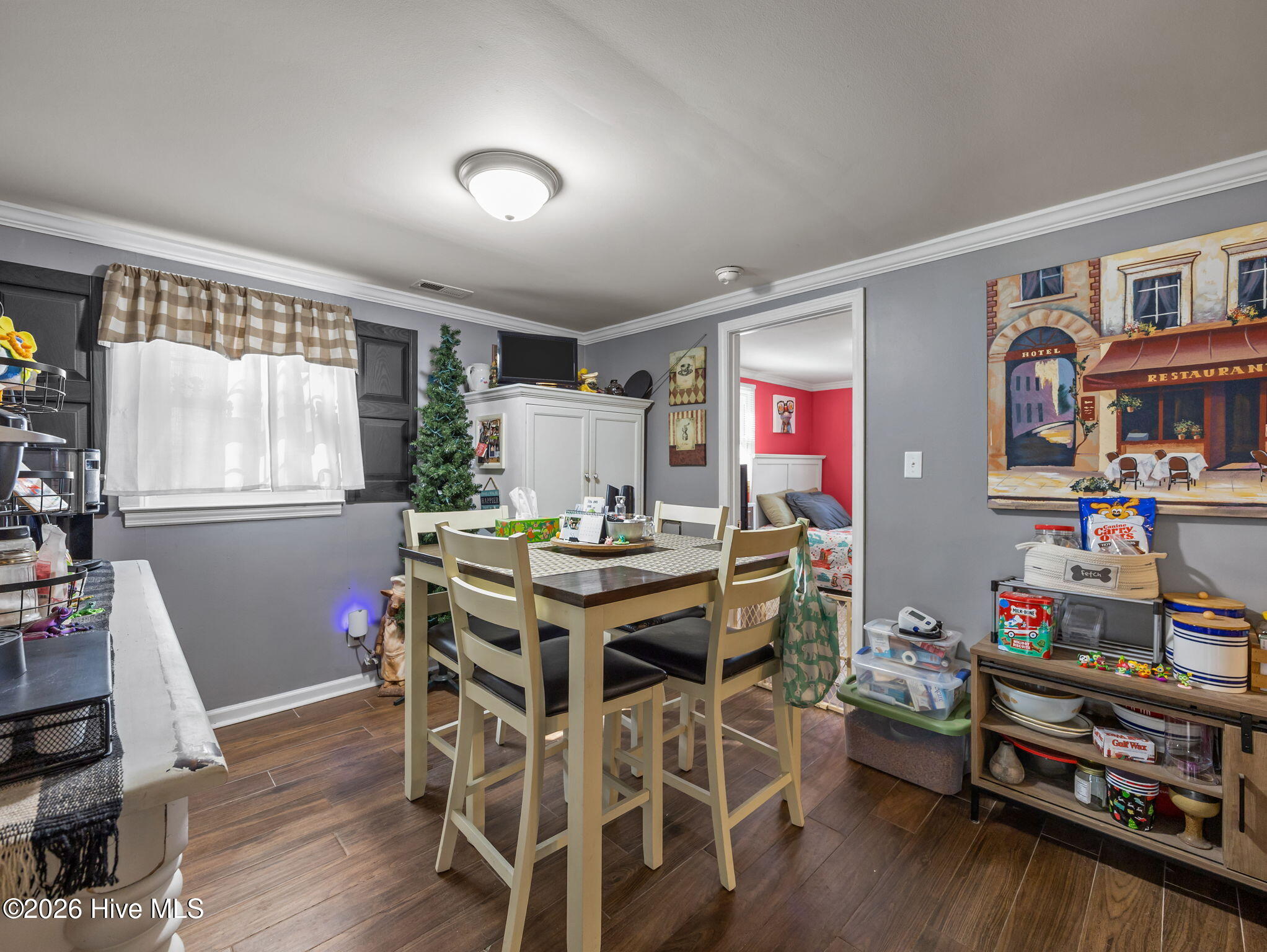 100566121 | Photo 36