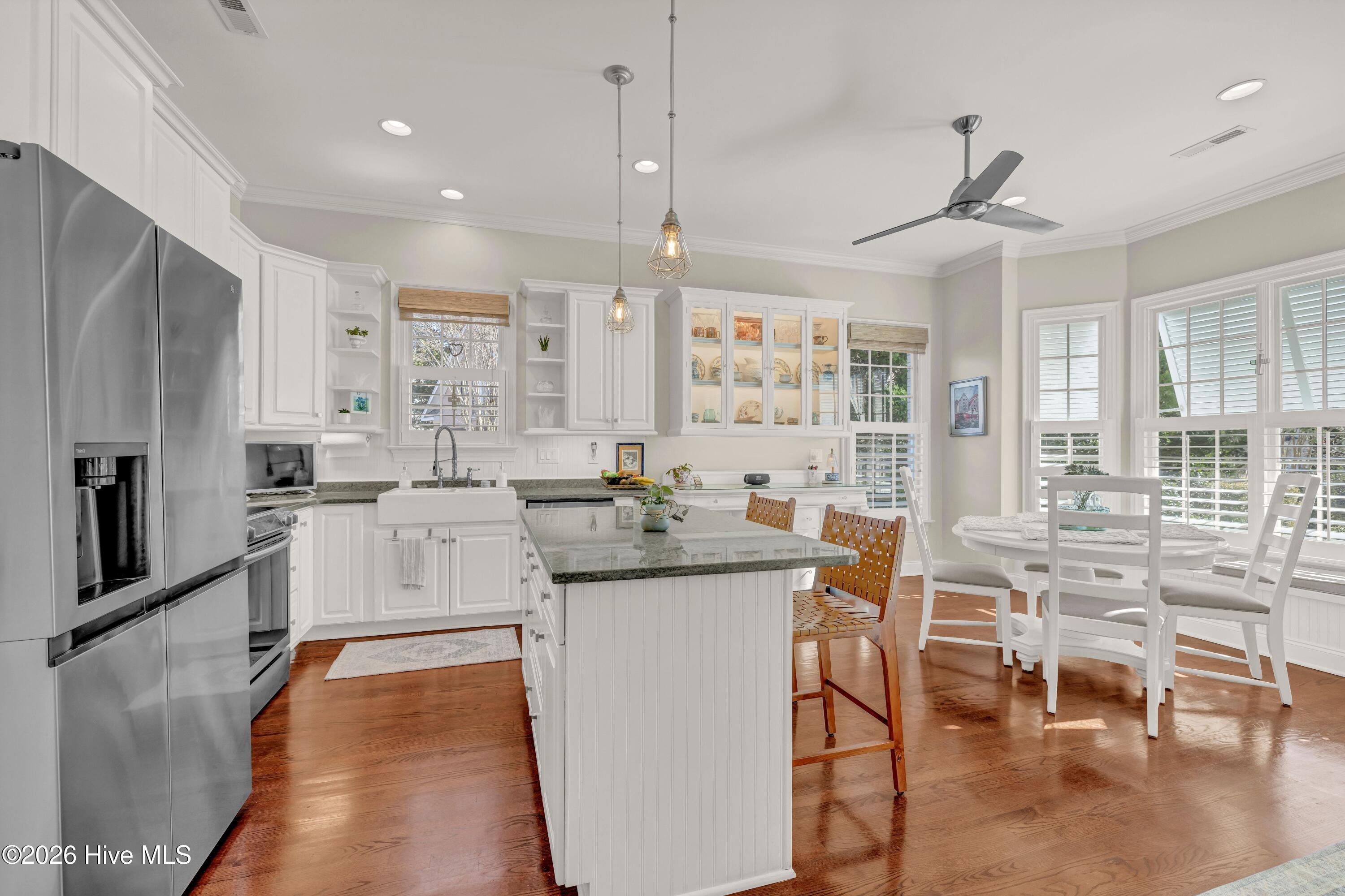 100548957 | Photo 11