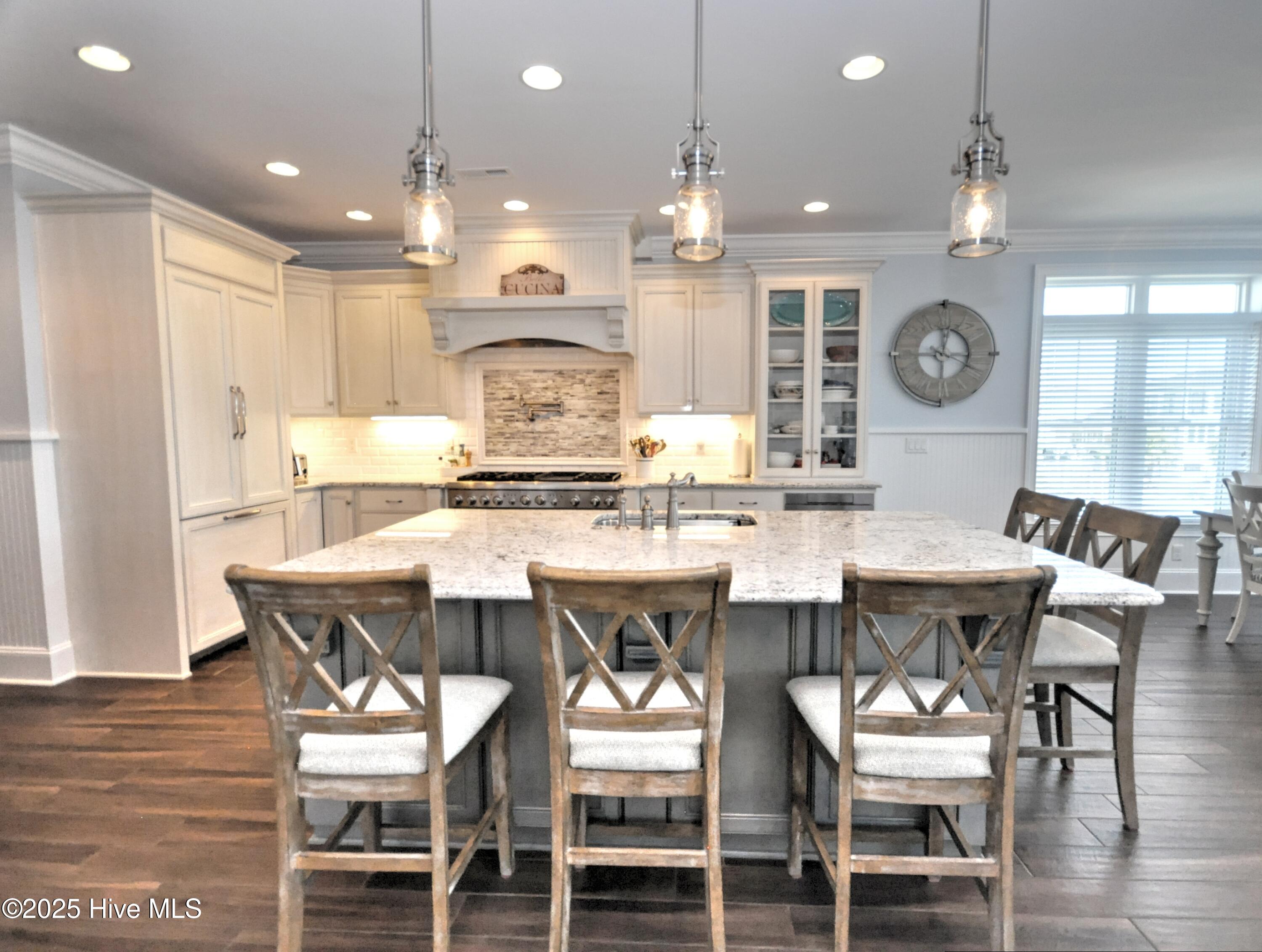 100533074 | Photo 15