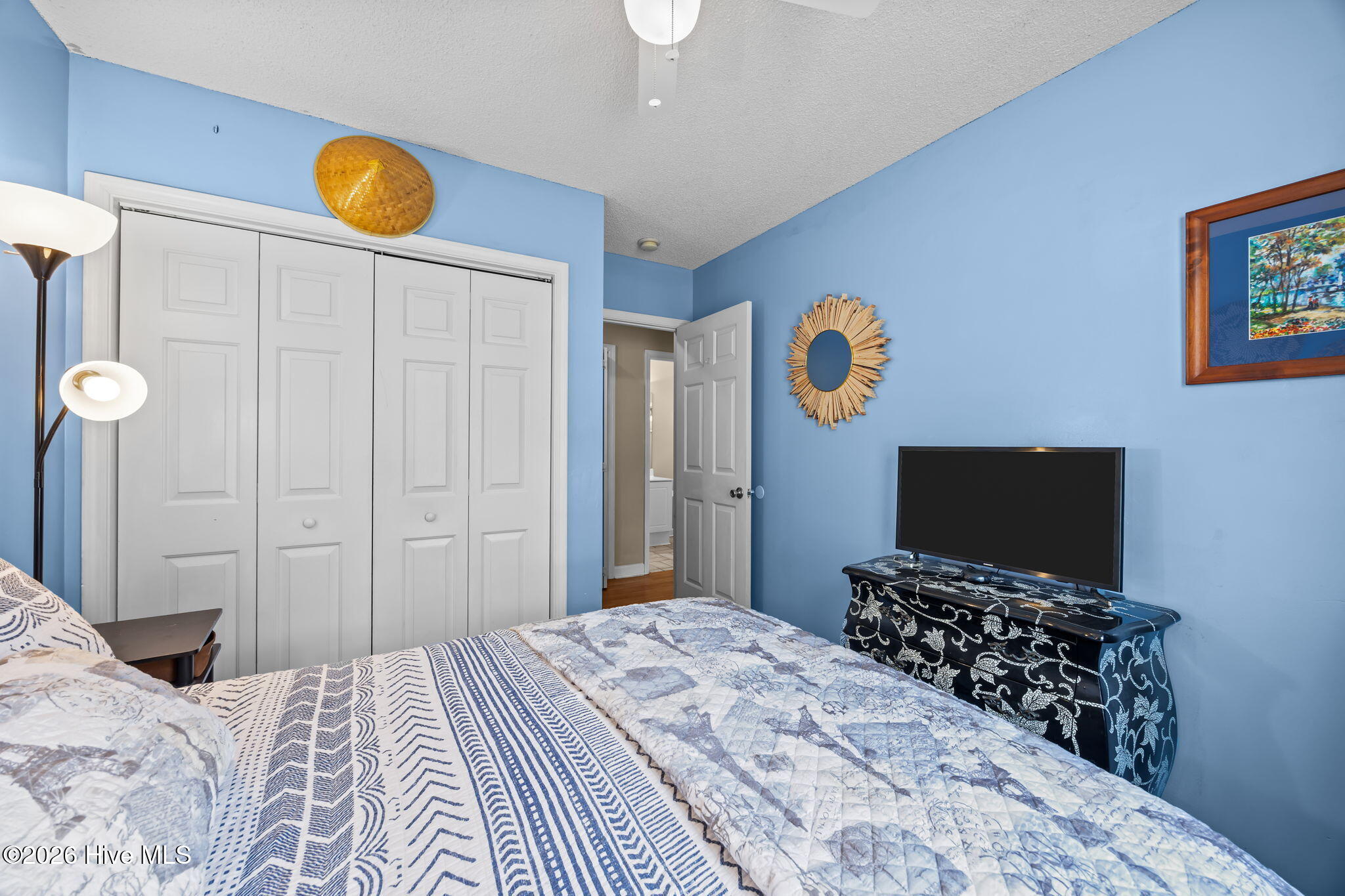 100550840 | Photo 30