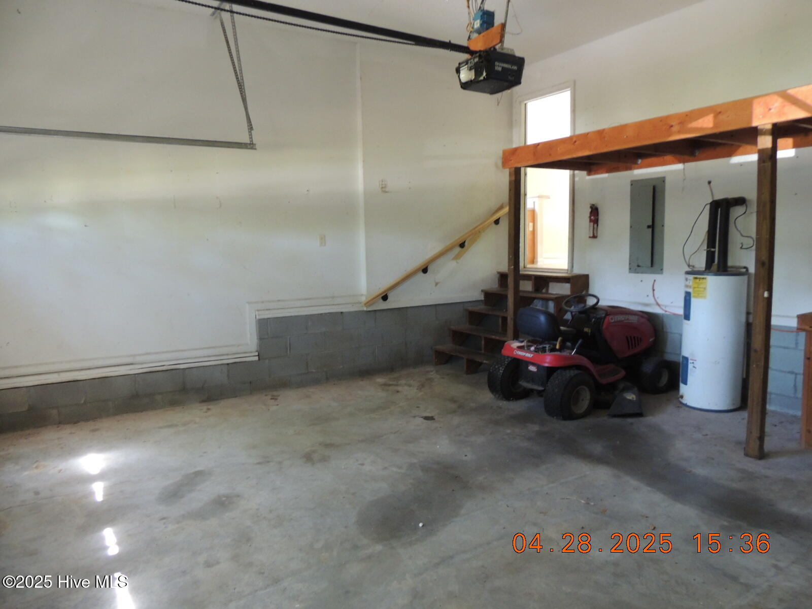 100565687 | Photo 22