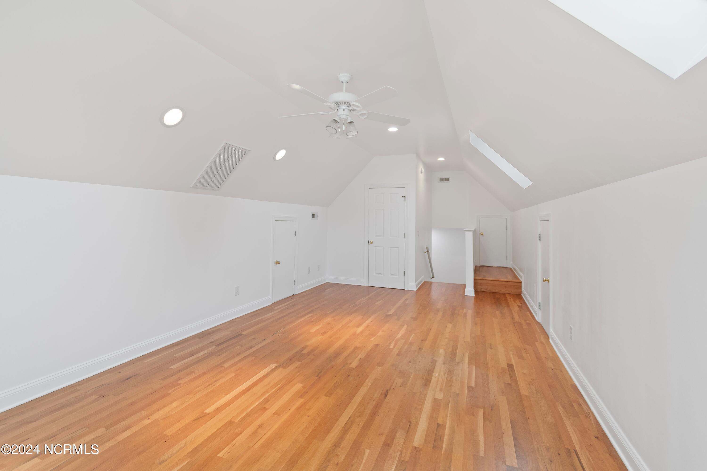 100553492 | Photo 26