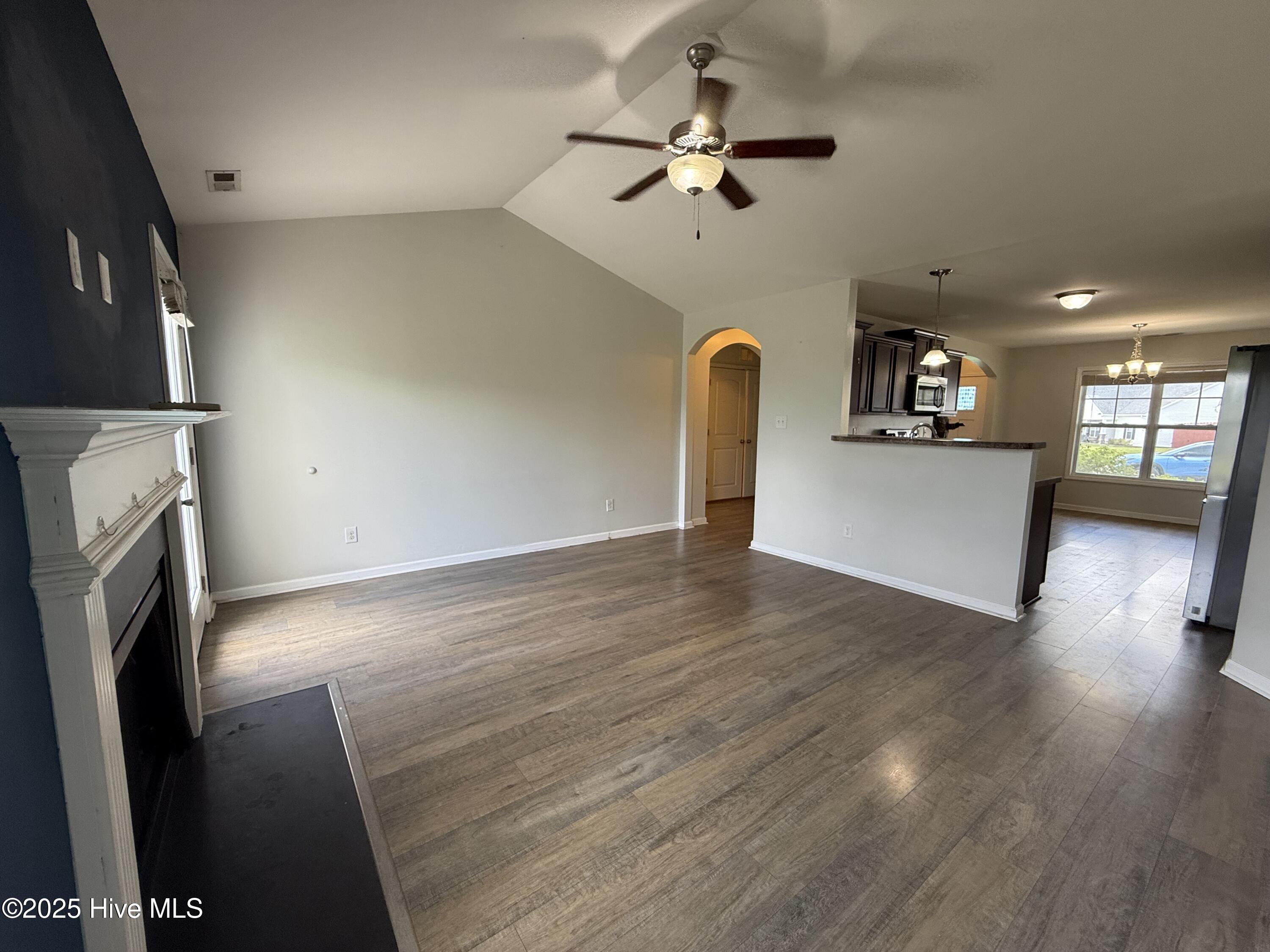 100566630 | Photo 16